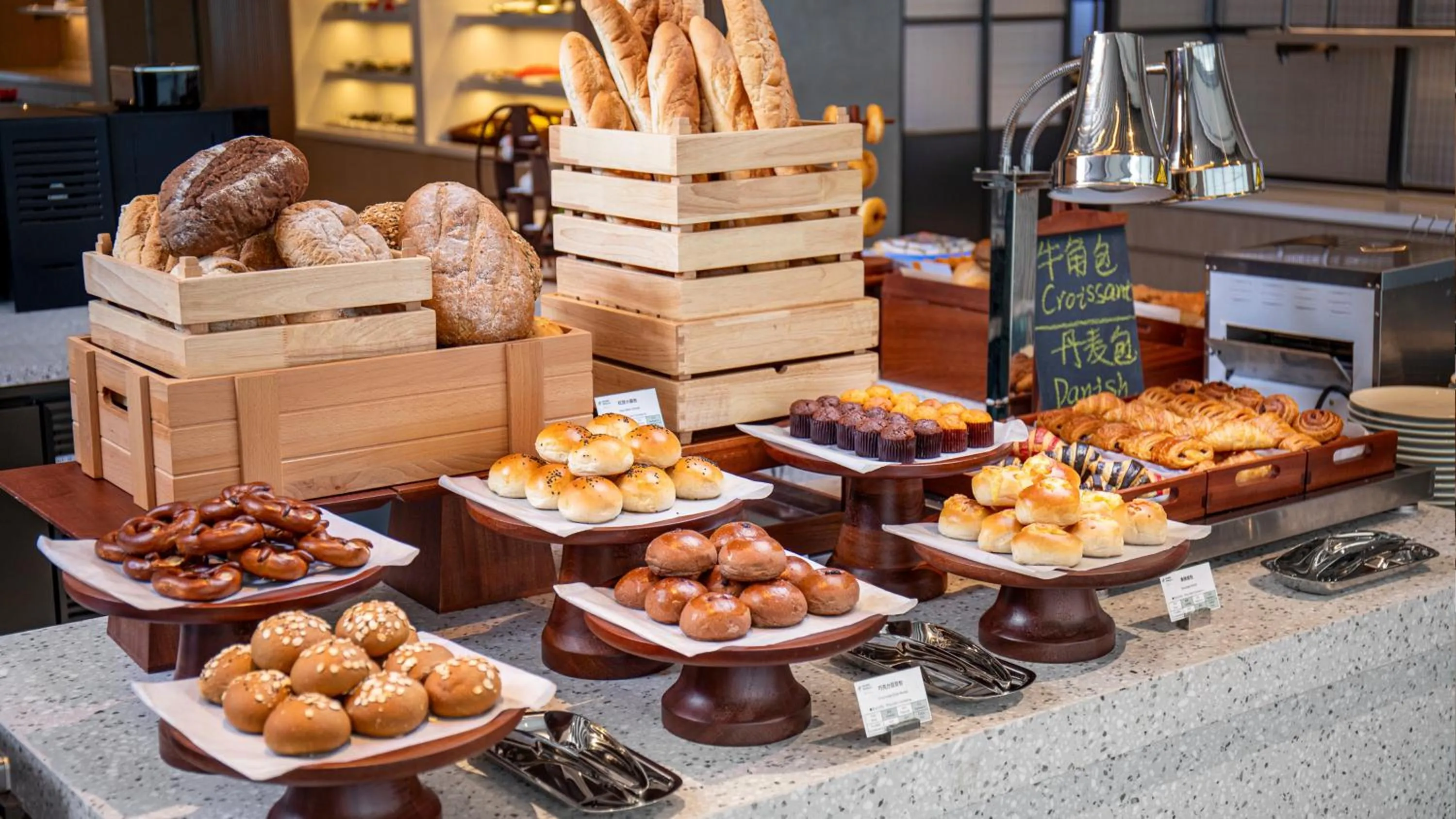 Restaurant/places to eat in Holiday Inn Shanghai Pudong Airport, an IHG Hotel