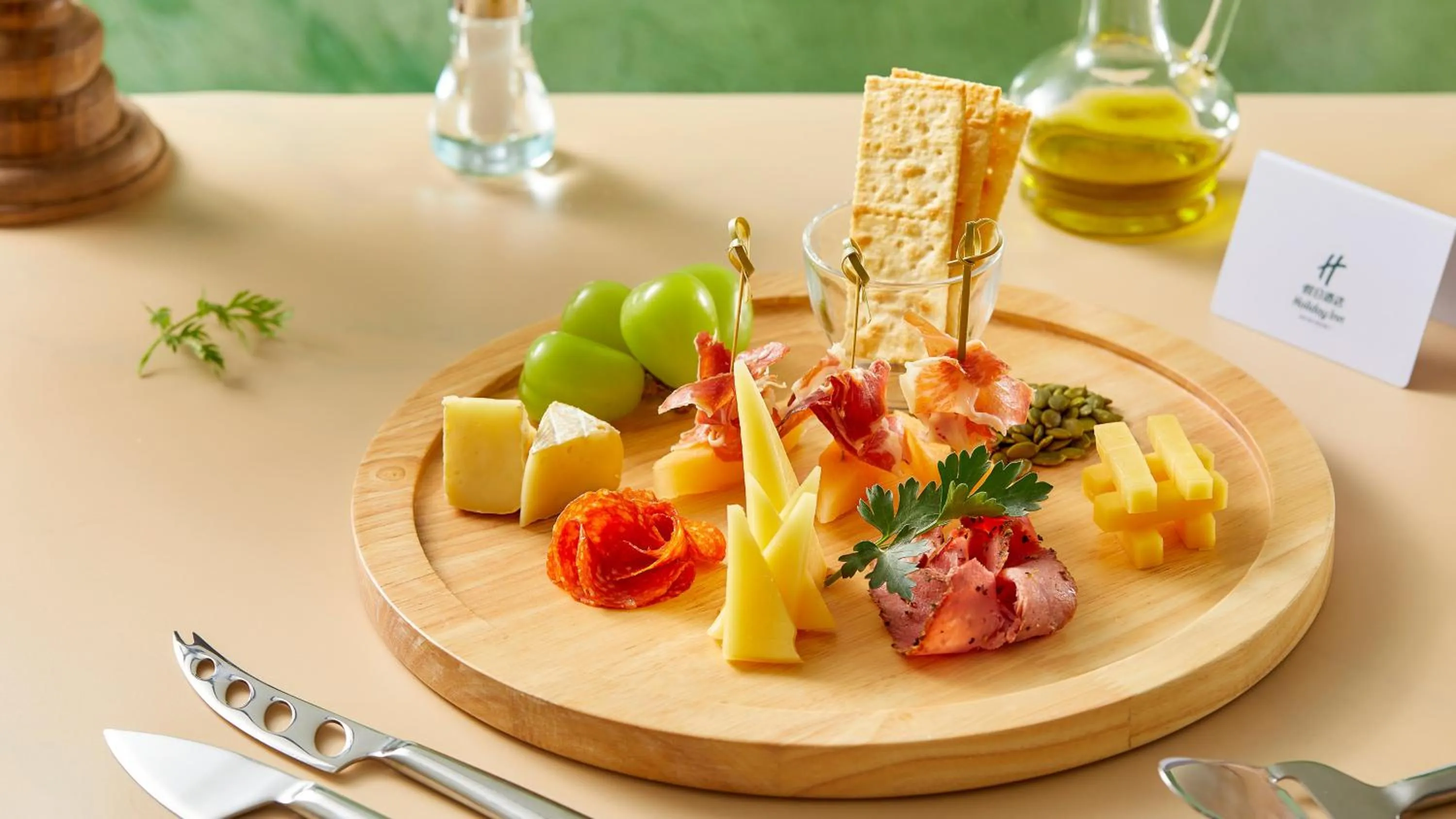 Photo of the whole room in Holiday Inn Shanghai Pudong Airport, an IHG Hotel