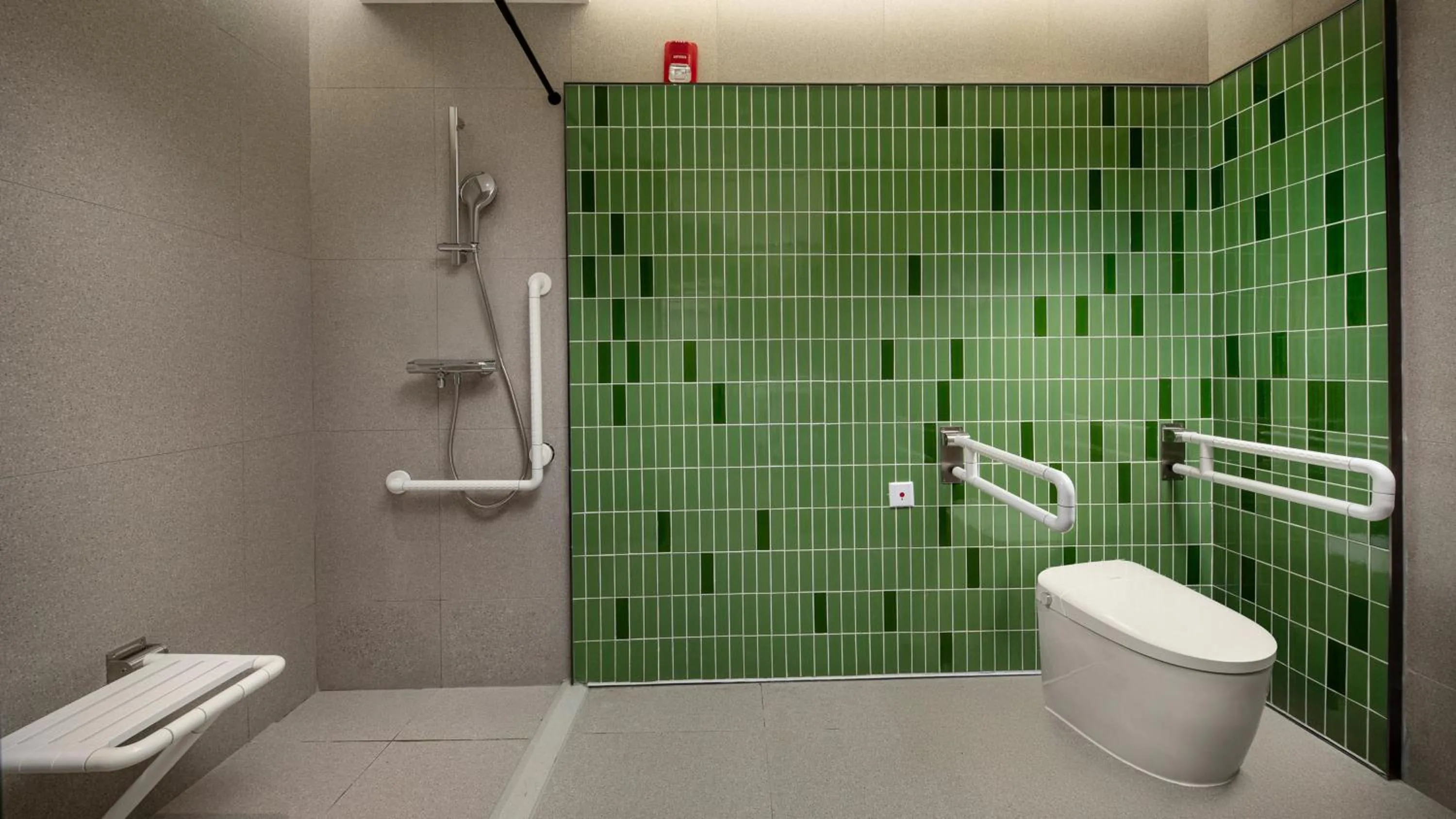 Bathroom in Holiday Inn Shanghai Pudong Airport, an IHG Hotel