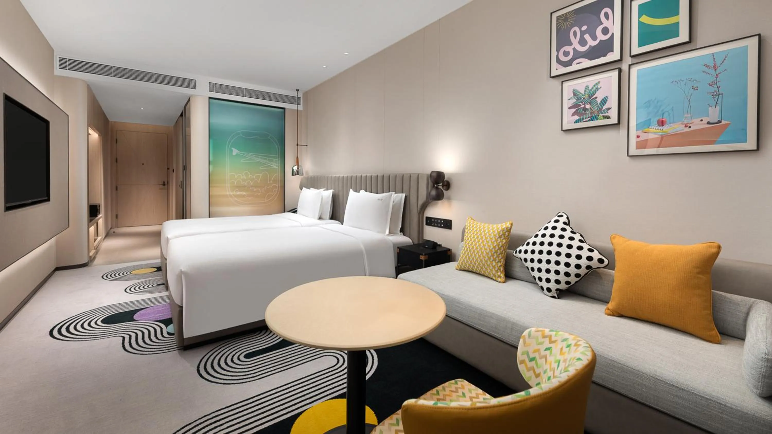 Photo of the whole room, Bed in Holiday Inn Shanghai Pudong Airport, an IHG Hotel