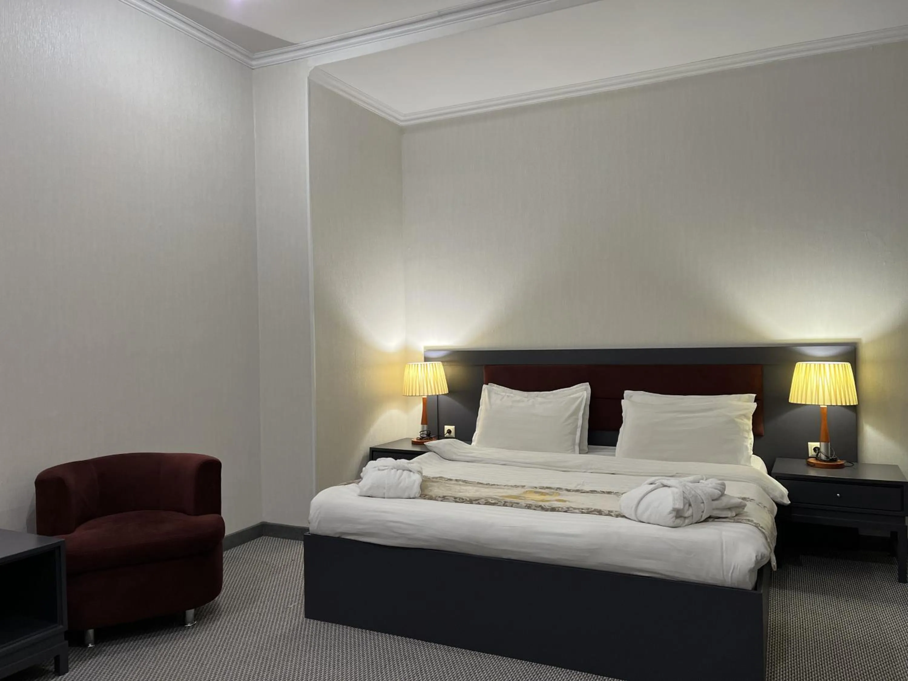 Photo of the whole room, Bed in Almaty Grand Erbil Hotel