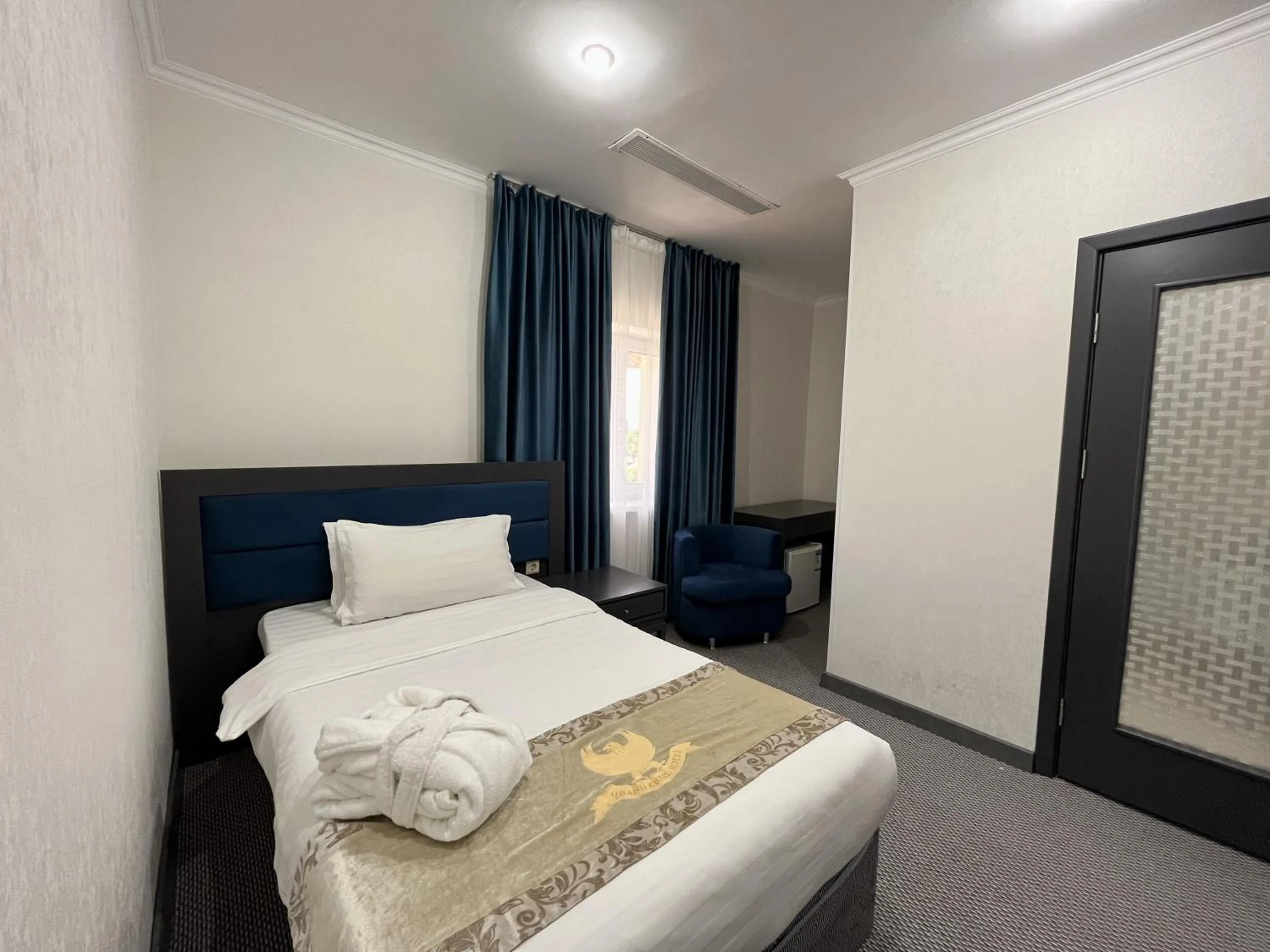 Photo of the whole room, Bed in Almaty Grand Erbil Hotel