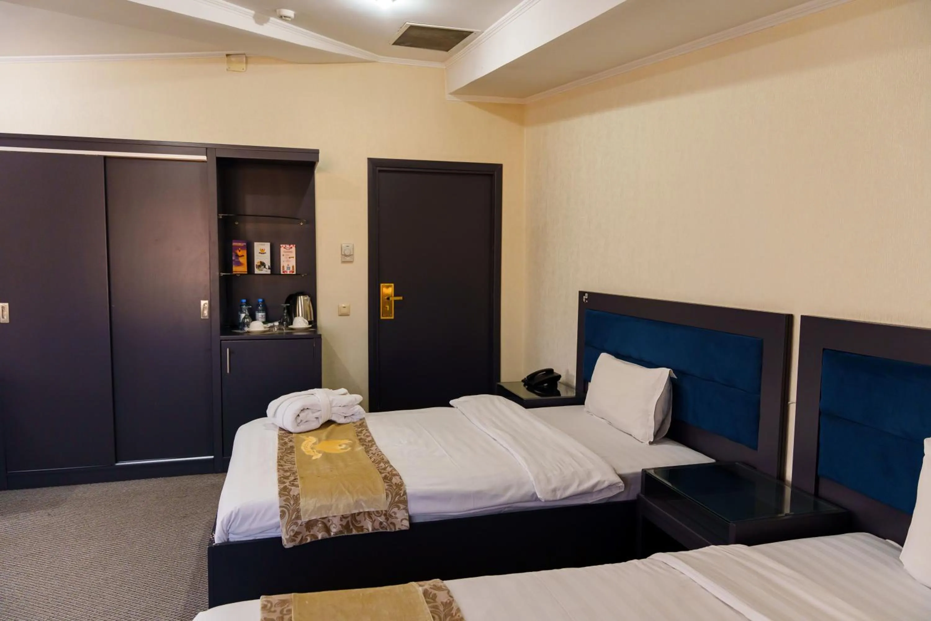 Photo of the whole room, Bed in Almaty Grand Erbil Hotel