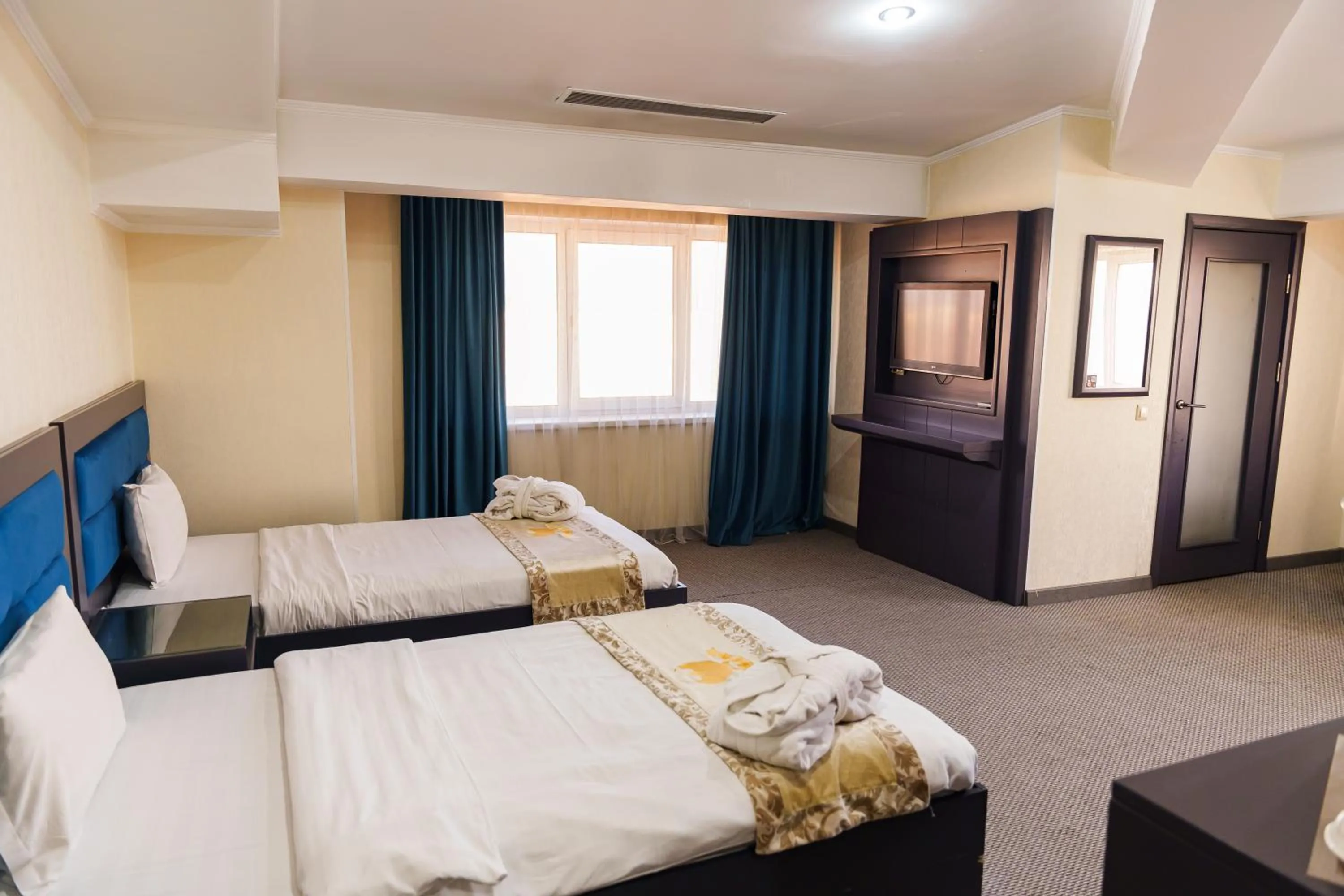 Photo of the whole room, Bed in Almaty Grand Erbil Hotel