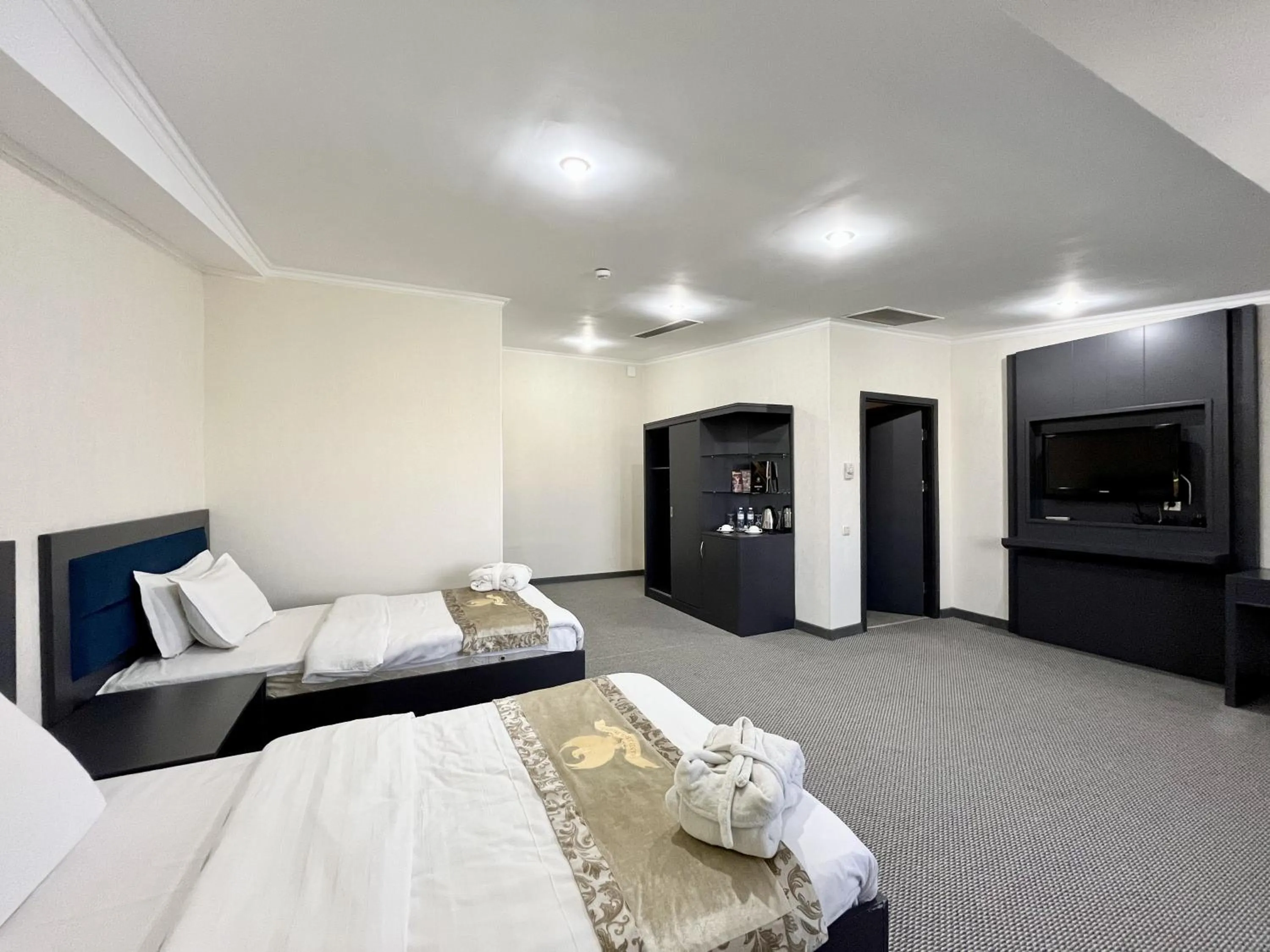 Photo of the whole room, Bed in Almaty Grand Erbil Hotel