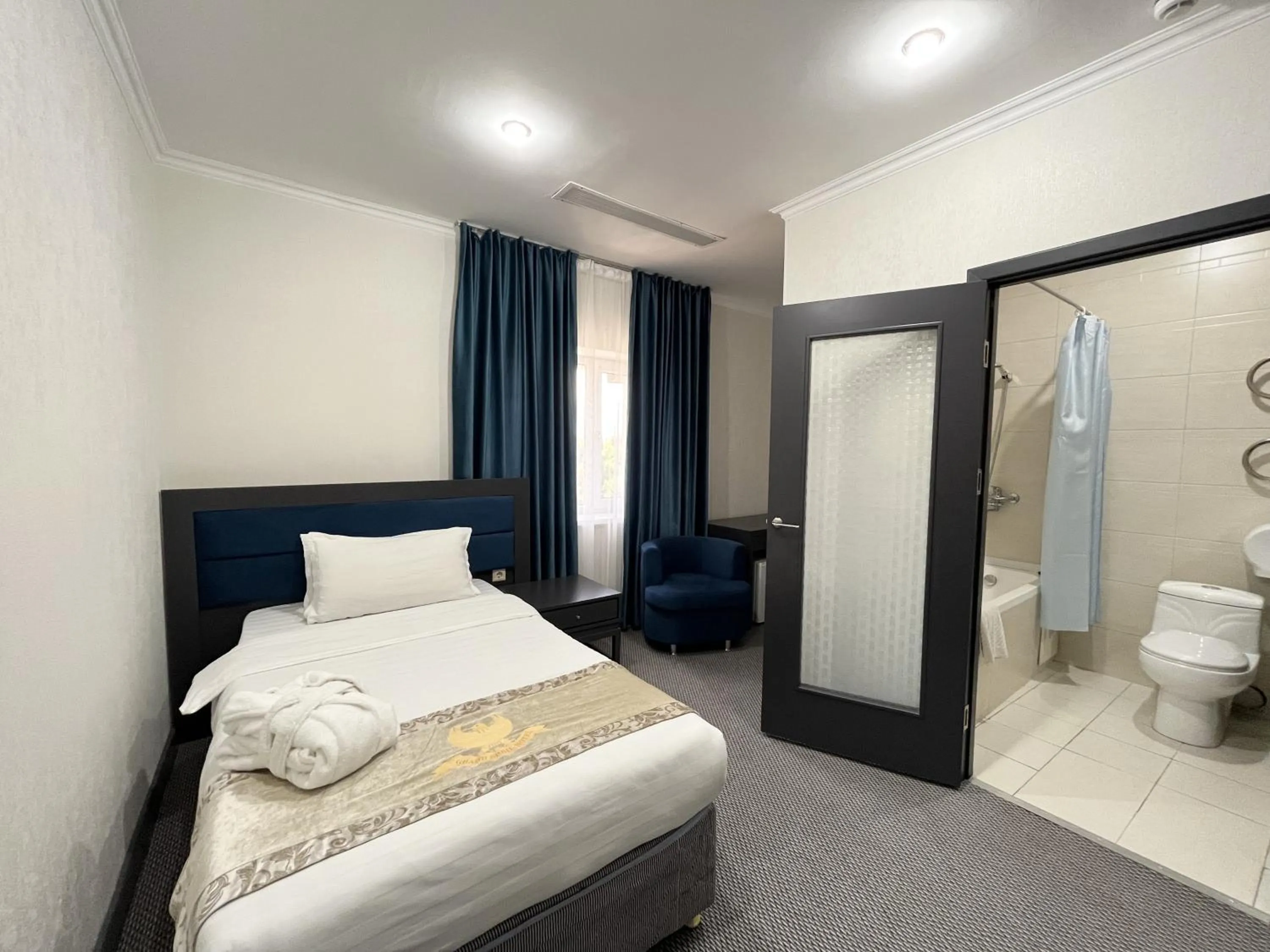 Photo of the whole room, Bed in Almaty Grand Erbil Hotel