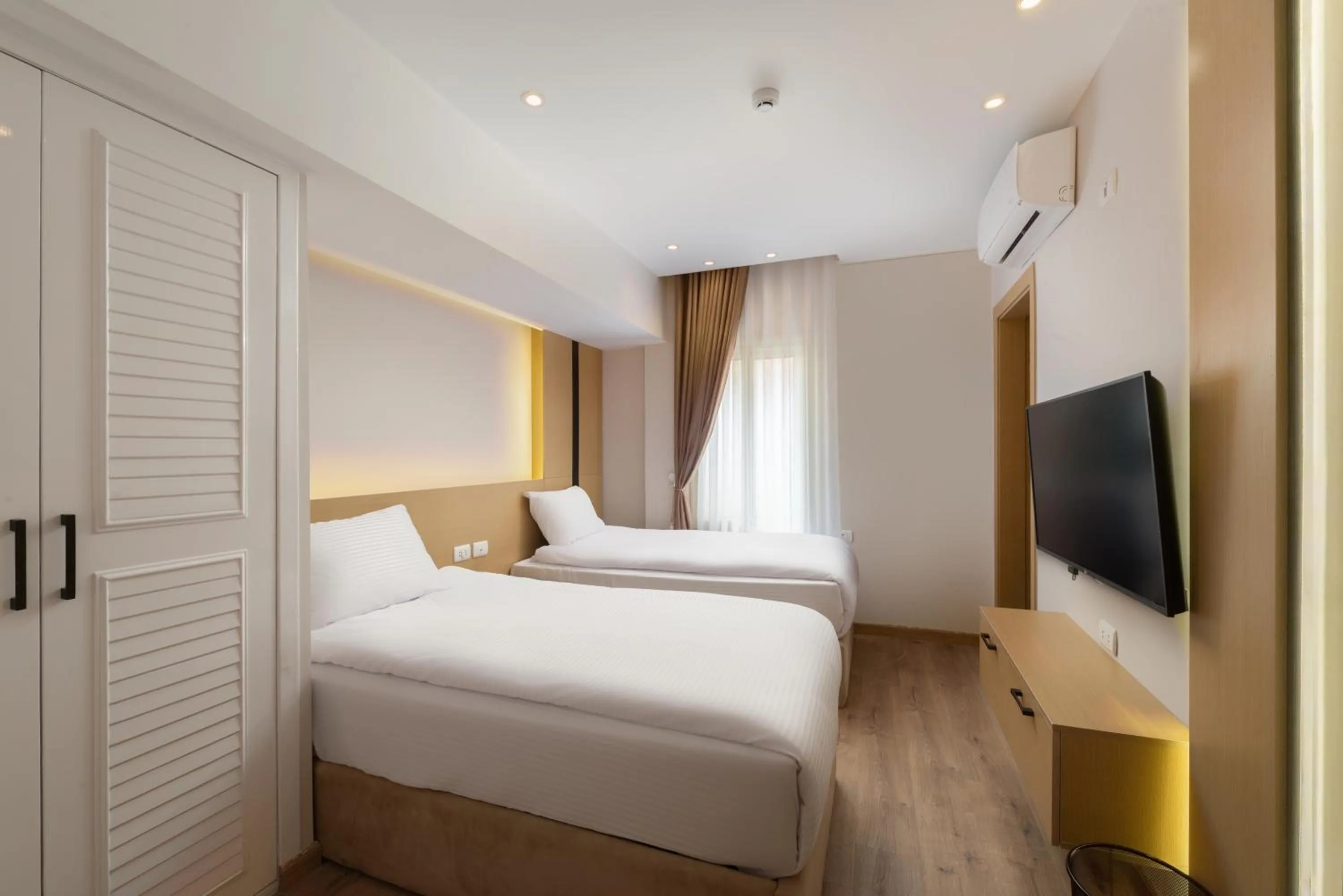 Bed in Elegance Grand City Hotel