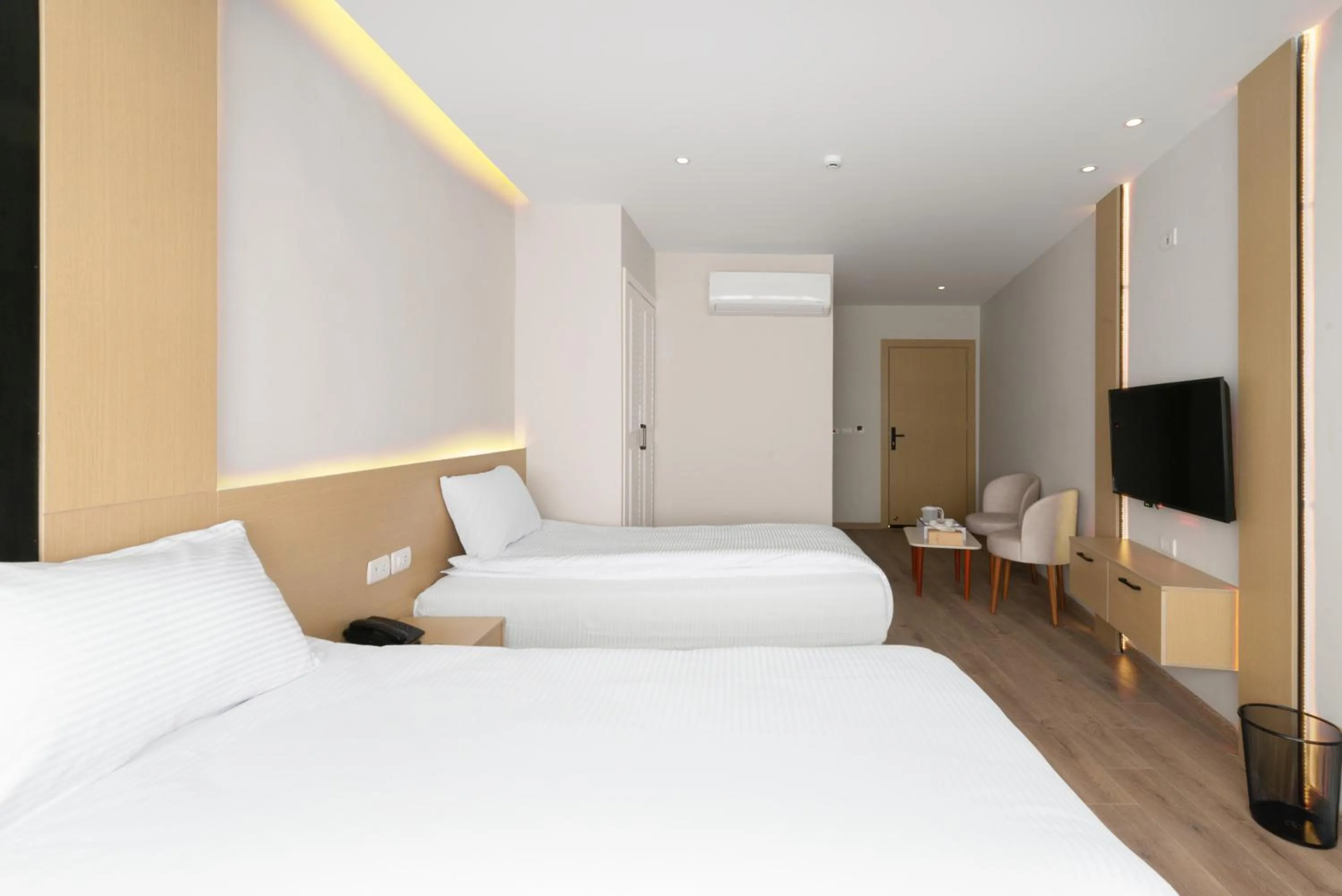 Bed in Elegance Grand City Hotel