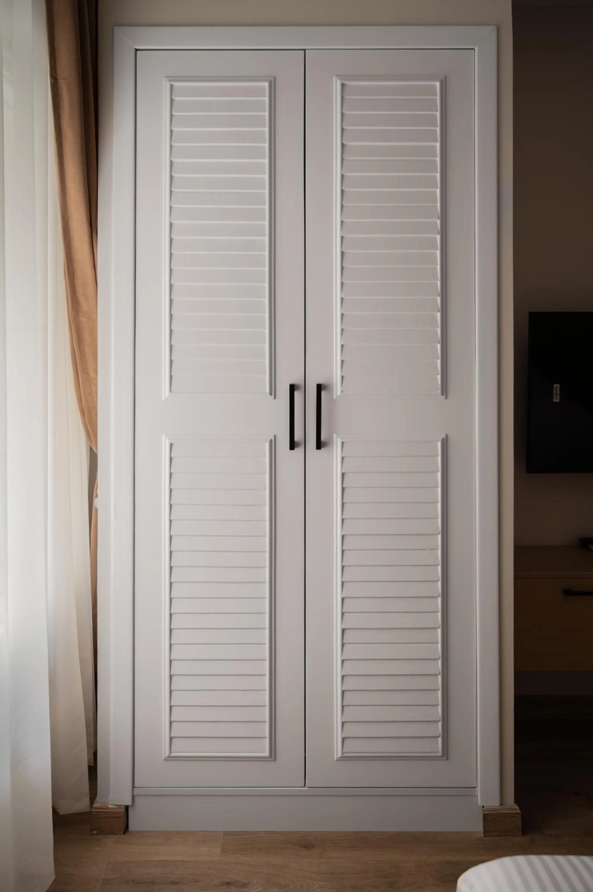 wardrobe in Elegance Grand City Hotel