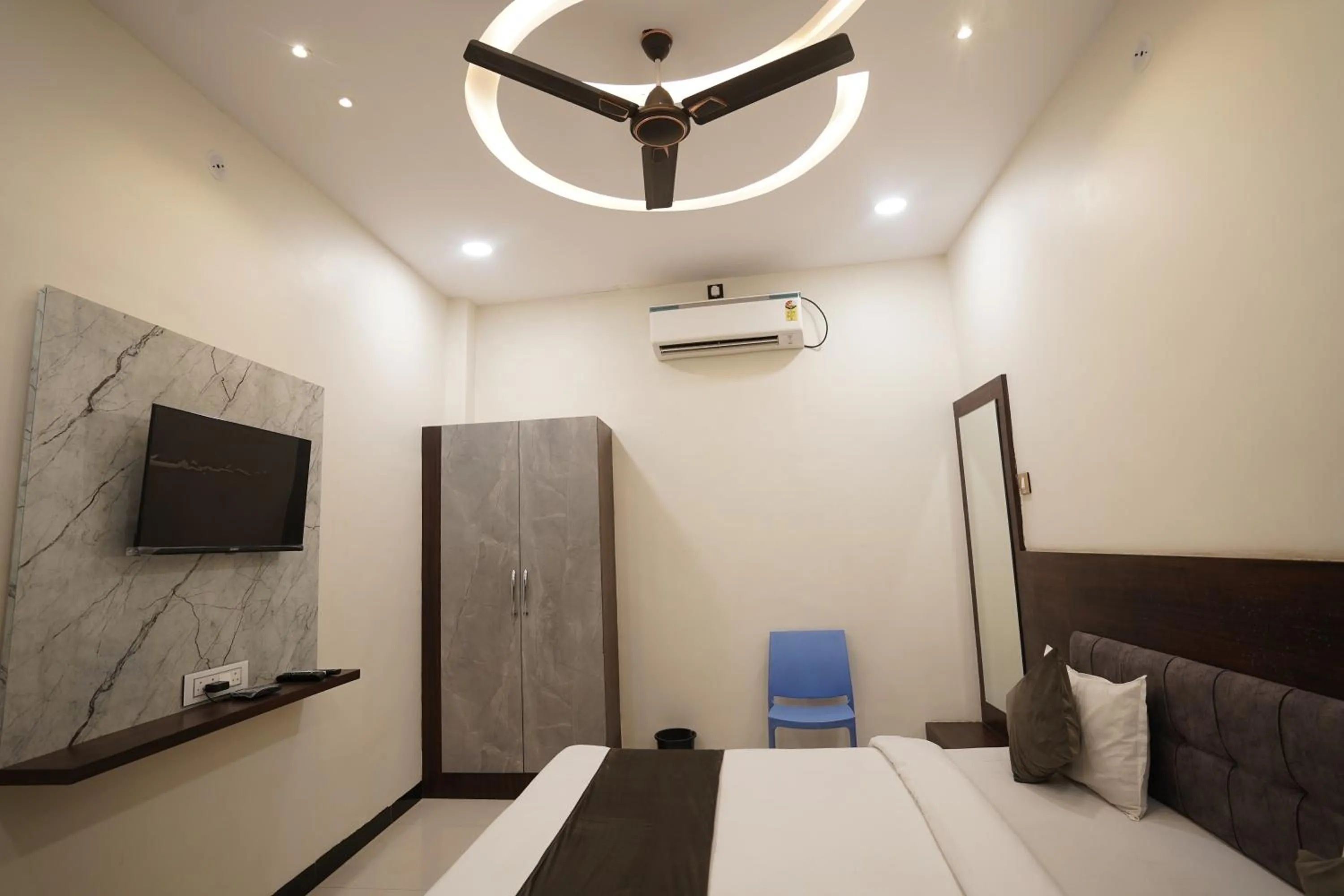 Bed in Hotel Dev Kripa