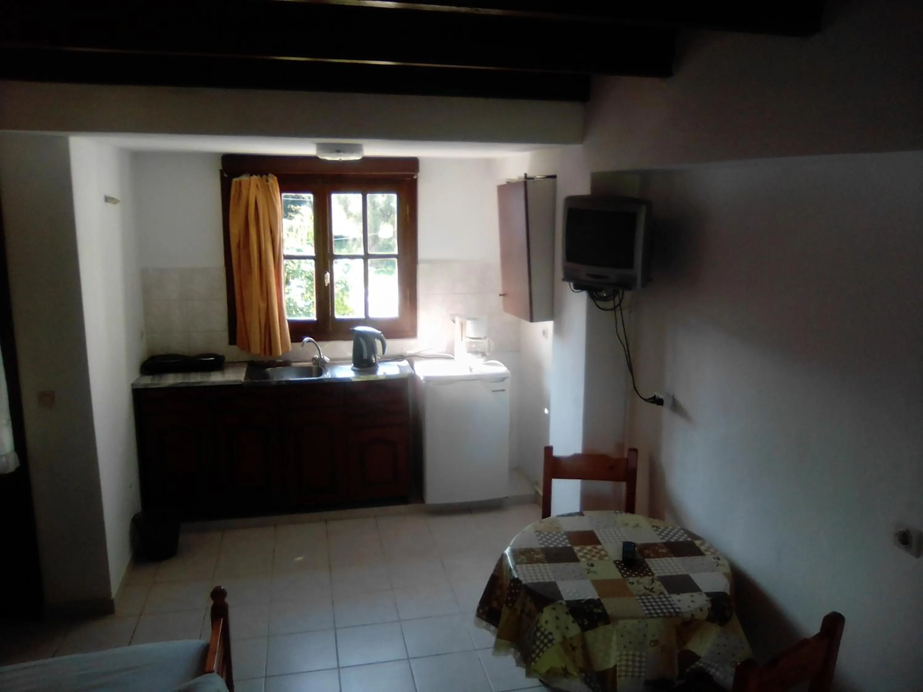 Dining area in Georgina Apartments