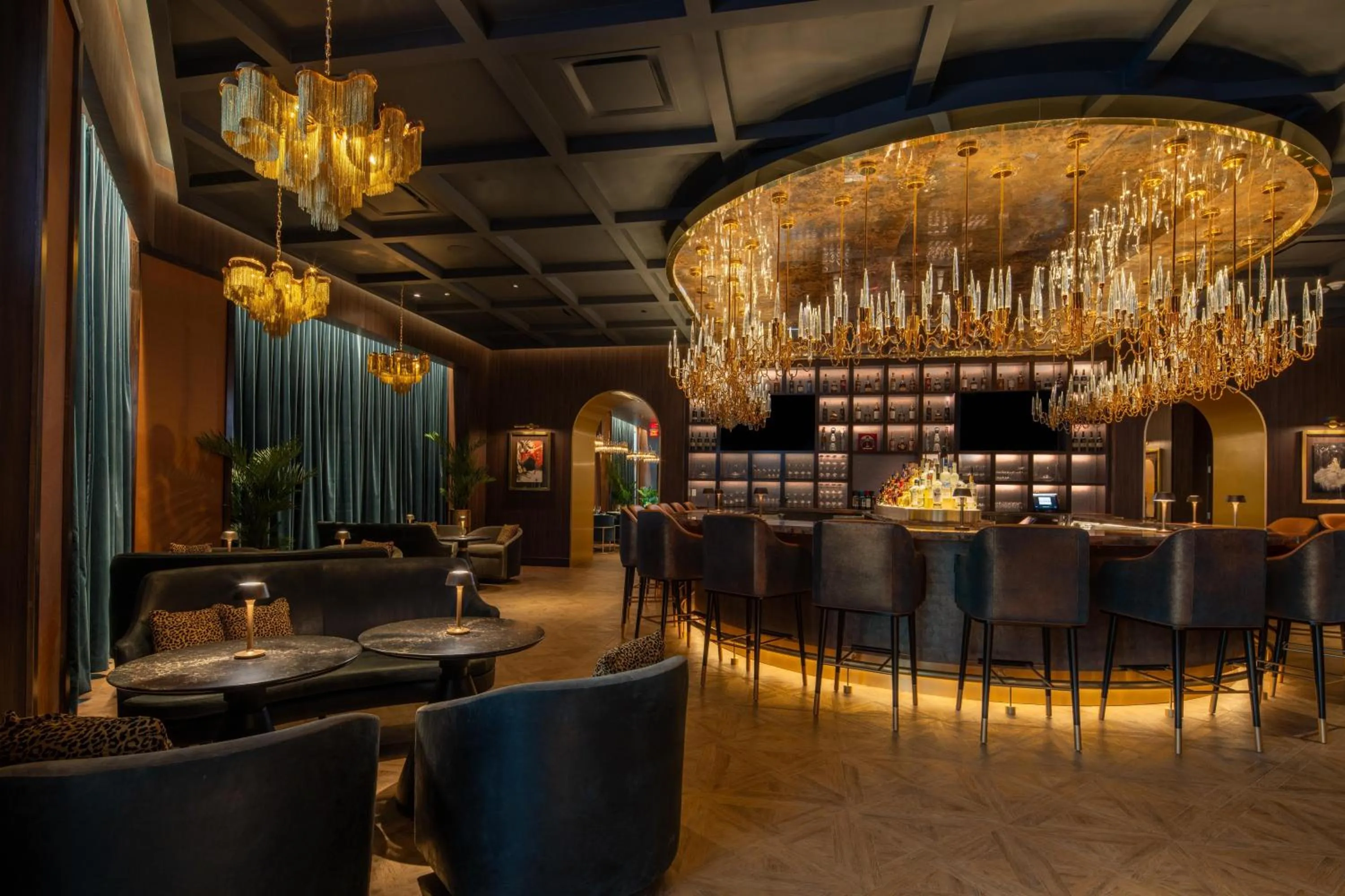 Lounge or bar in Live Casino & Hotel Louisiana, Curio Collection by Hilton