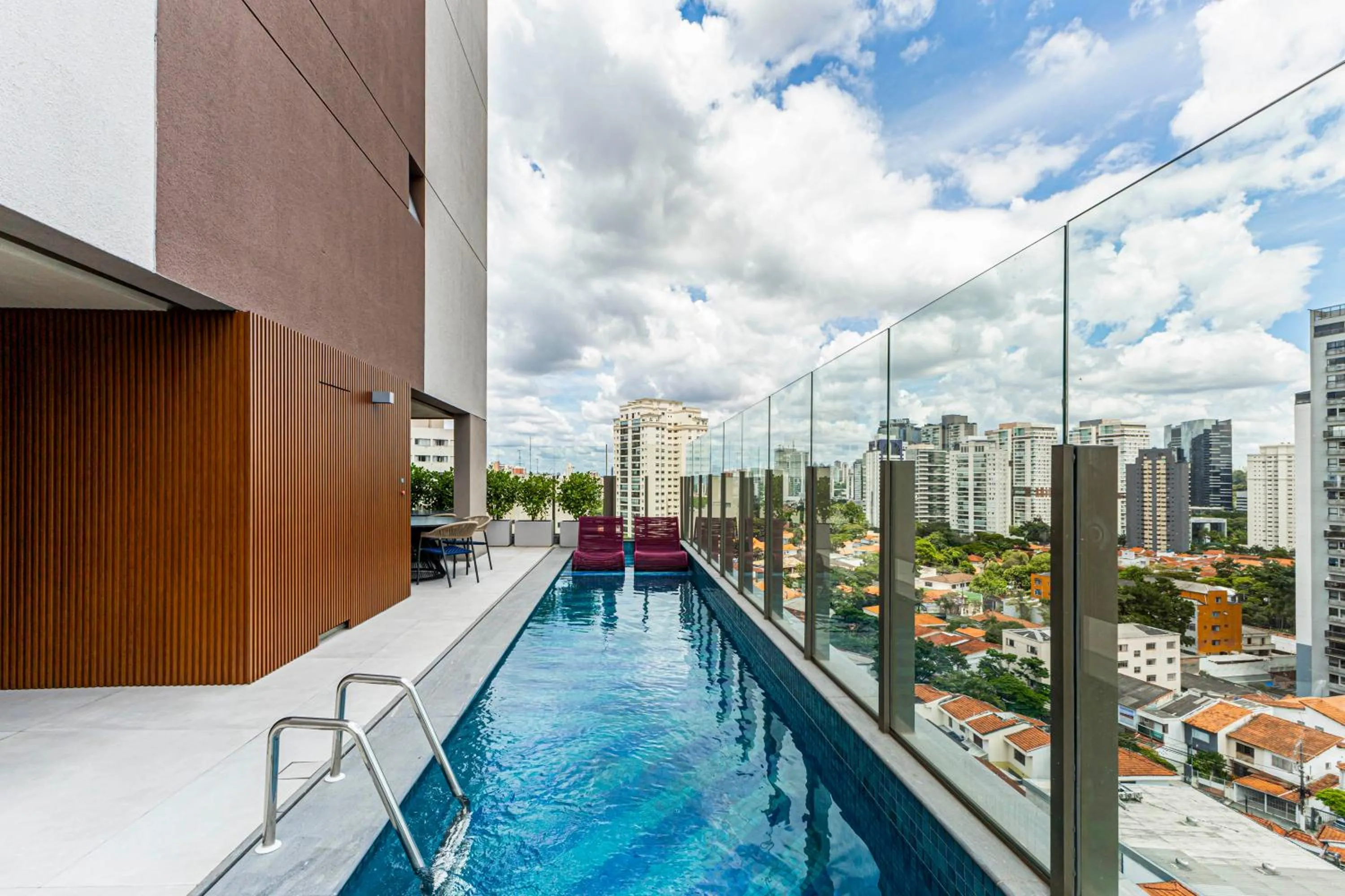 Property building in Charlie Santo Amaro - Piscina, Academia e Nota 9,2