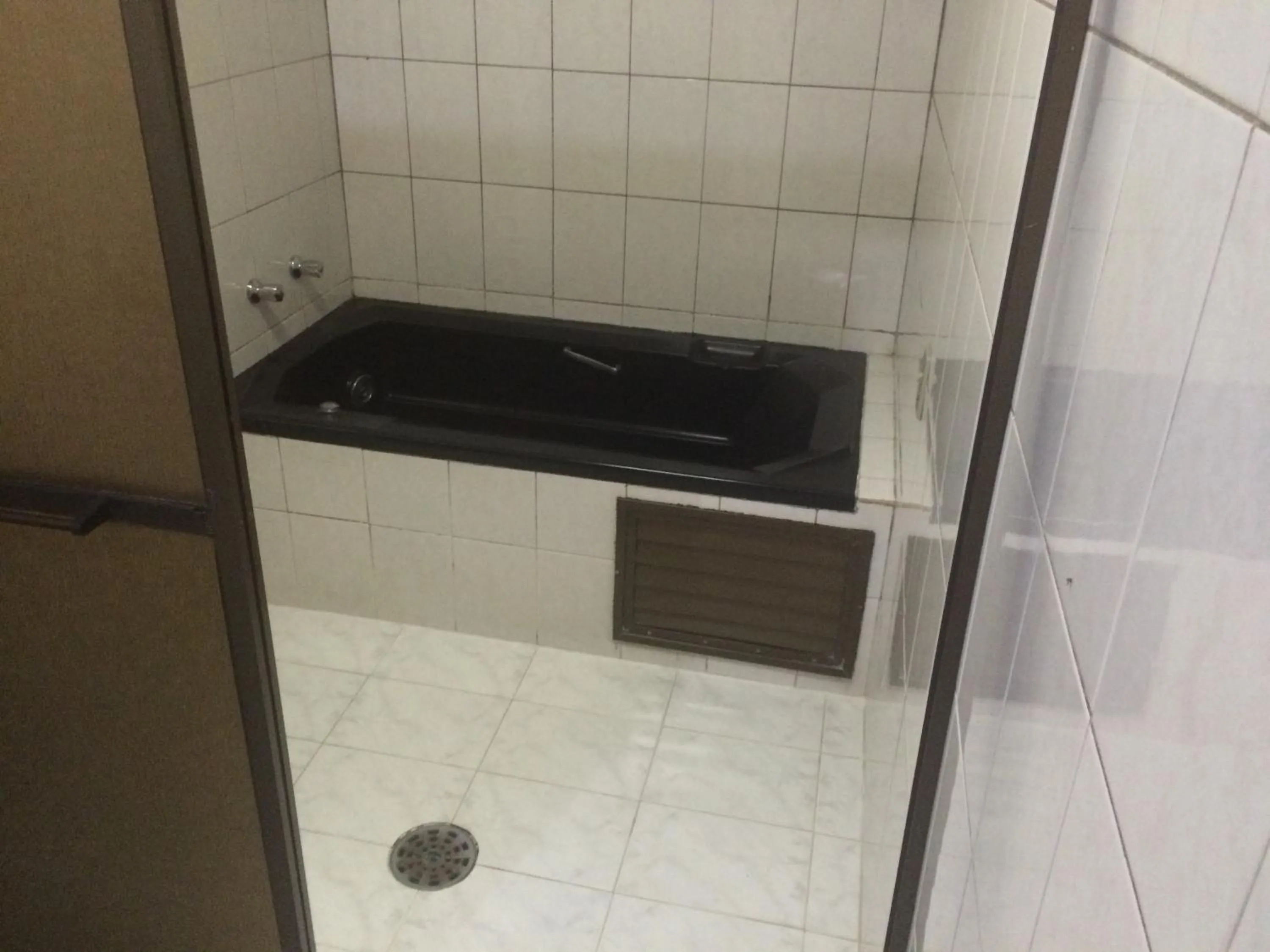 Bathroom in Saville Hotel