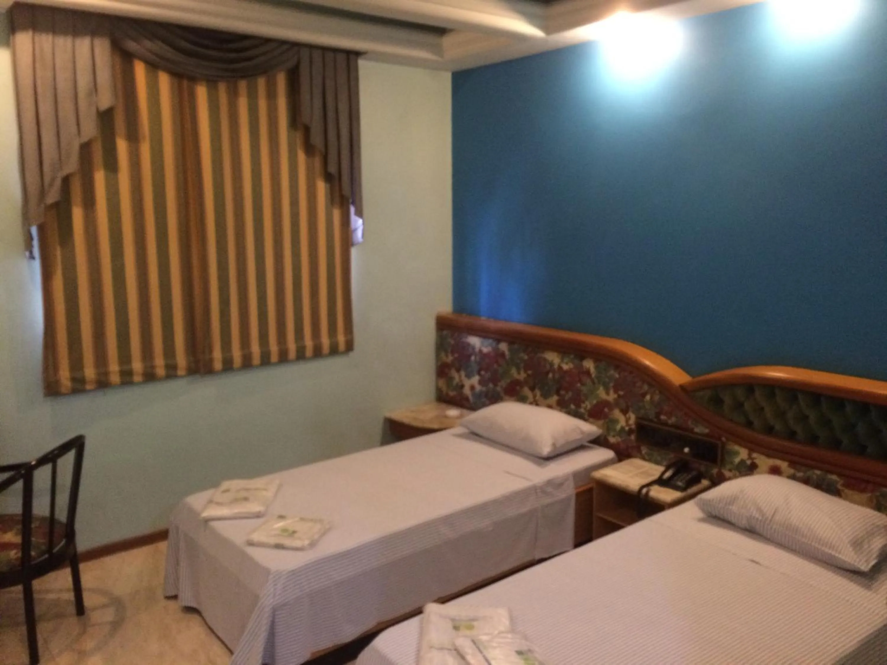 Photo of the whole room in Saville Hotel