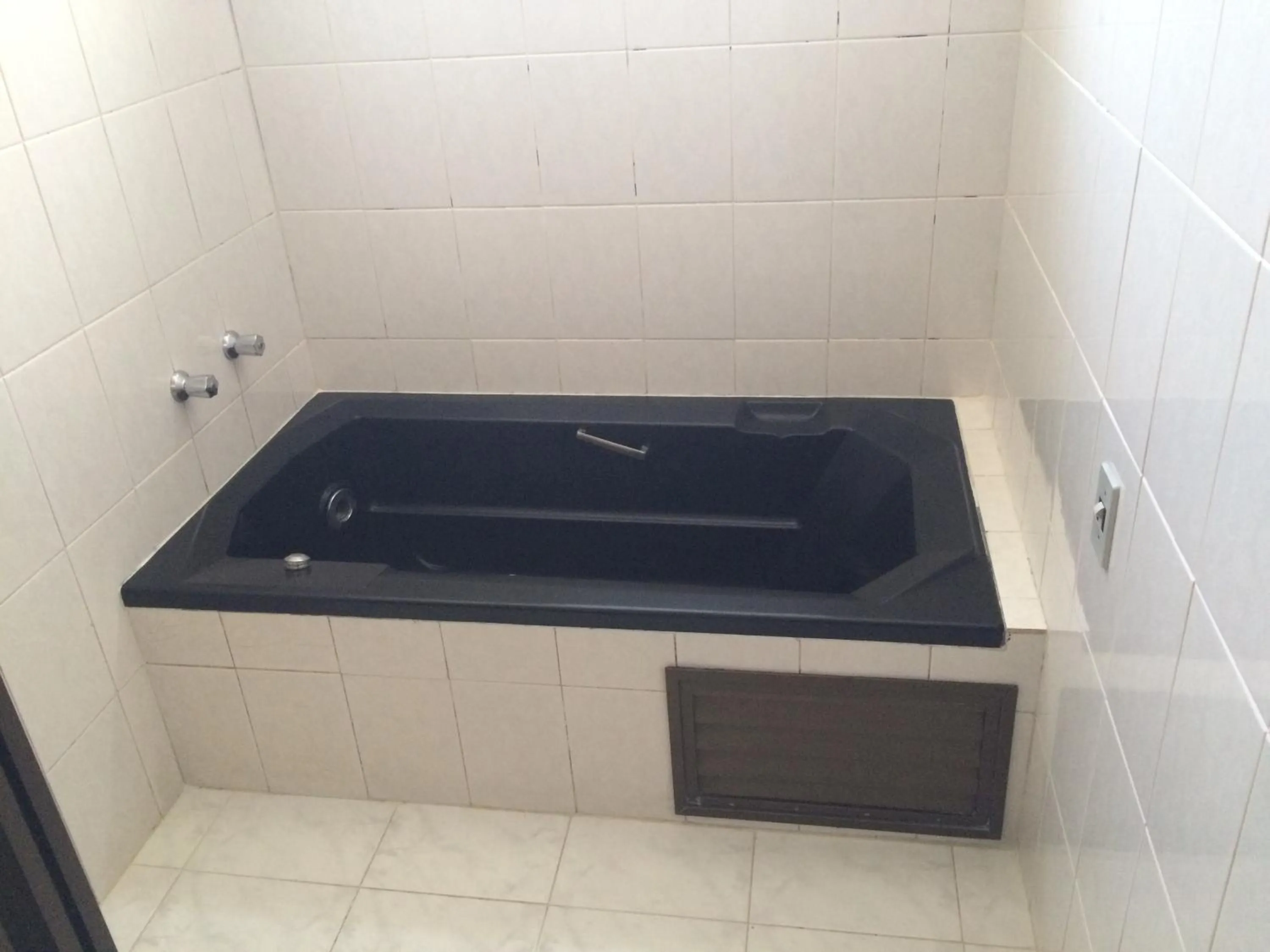 Hot Tub in Saville Hotel