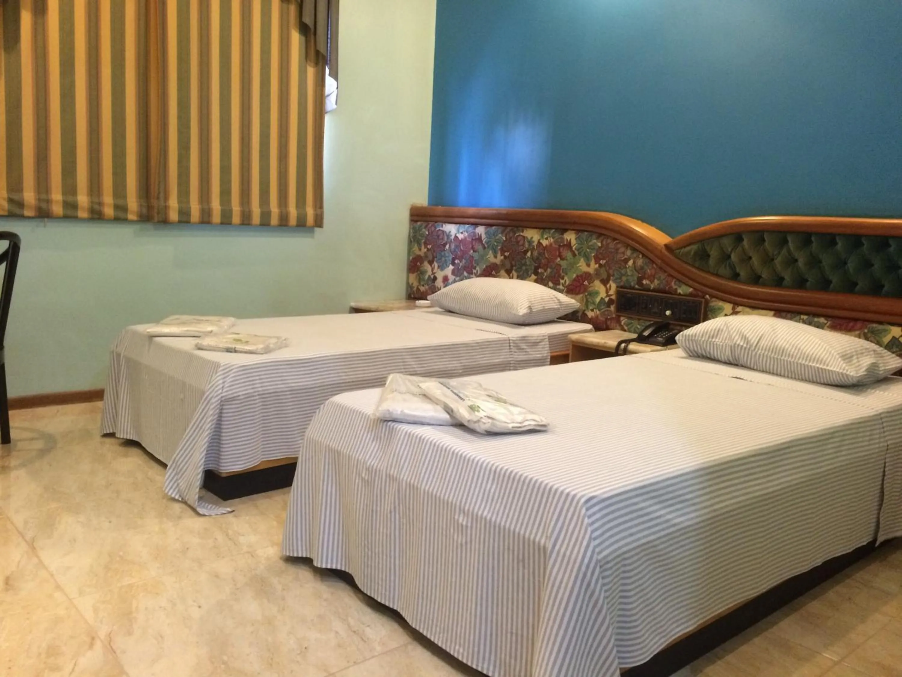 Photo of the whole room in Saville Hotel