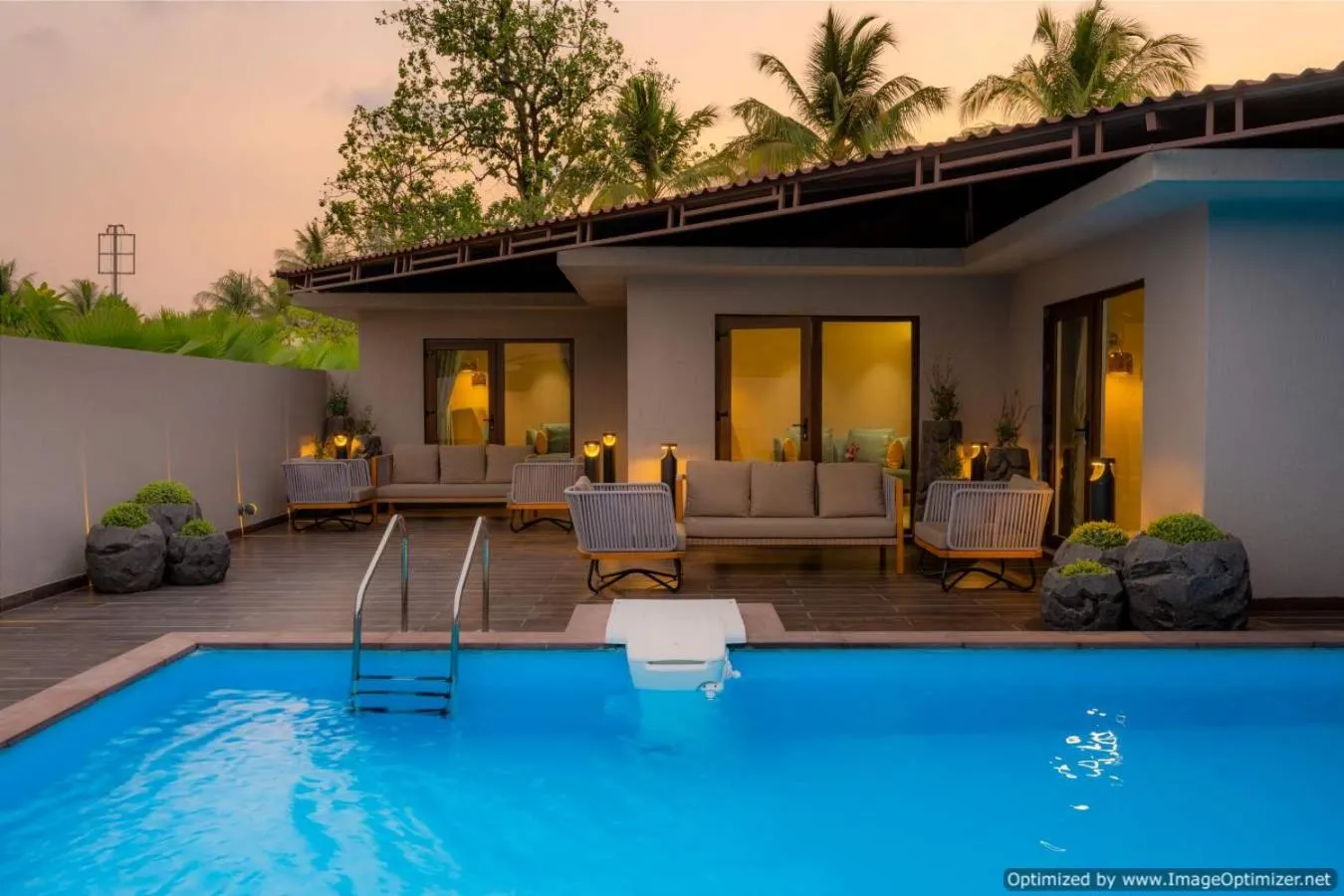 Swimming pool in Treat Resort Silvassa