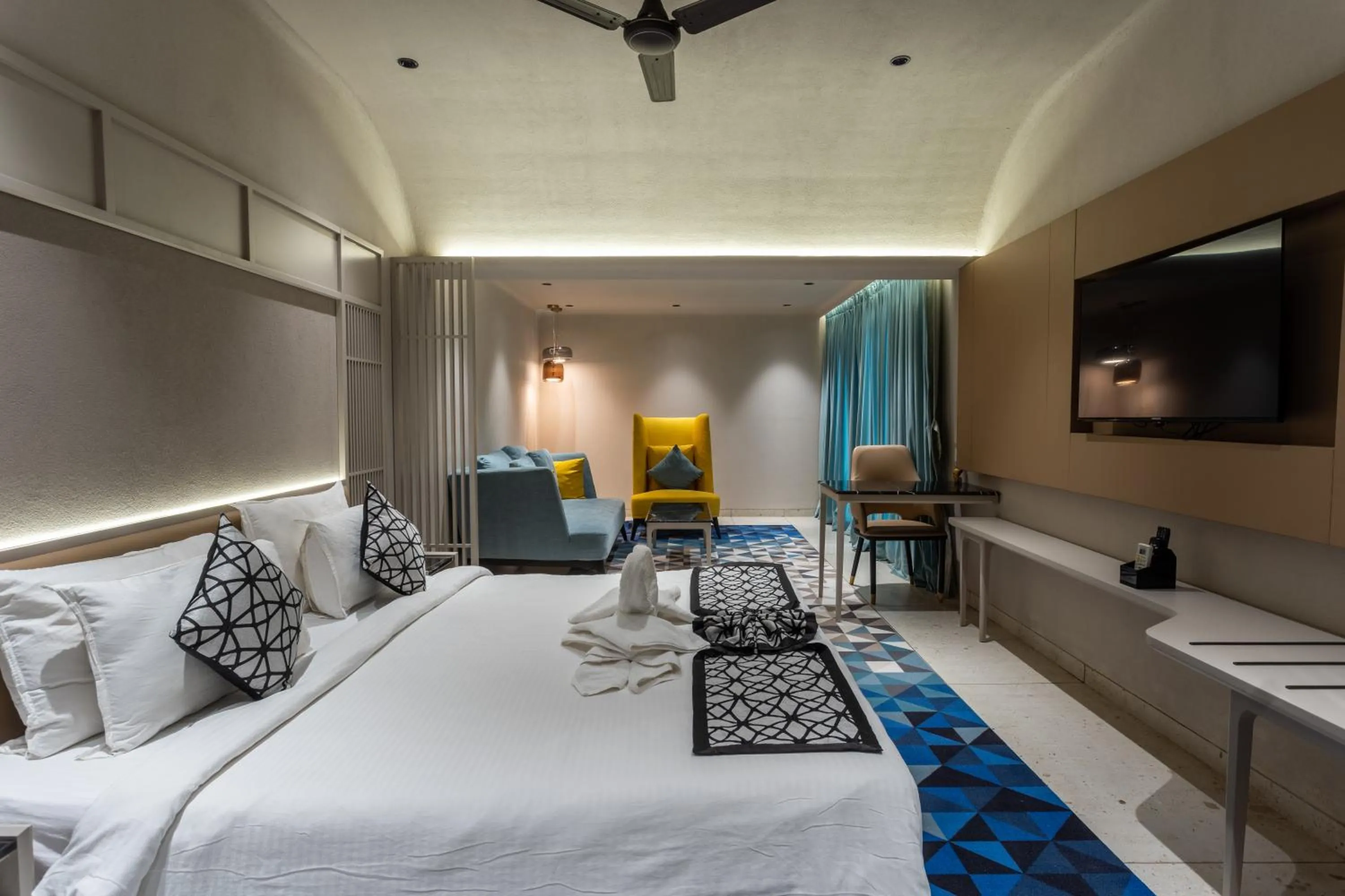 Bed in Treat Resort Silvassa