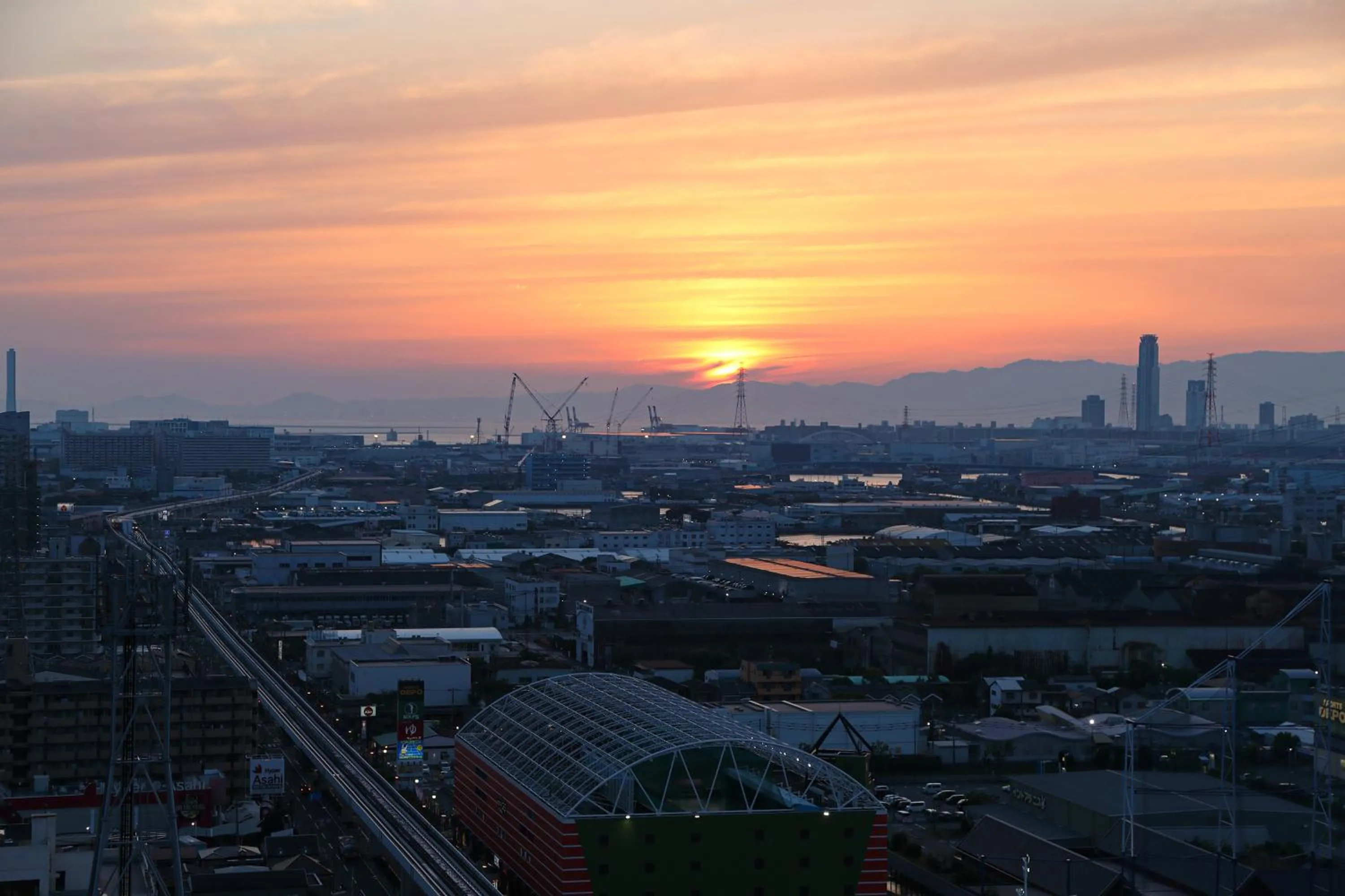 Sunset in Hiyori Hotel Osaka Suminoekoen Station