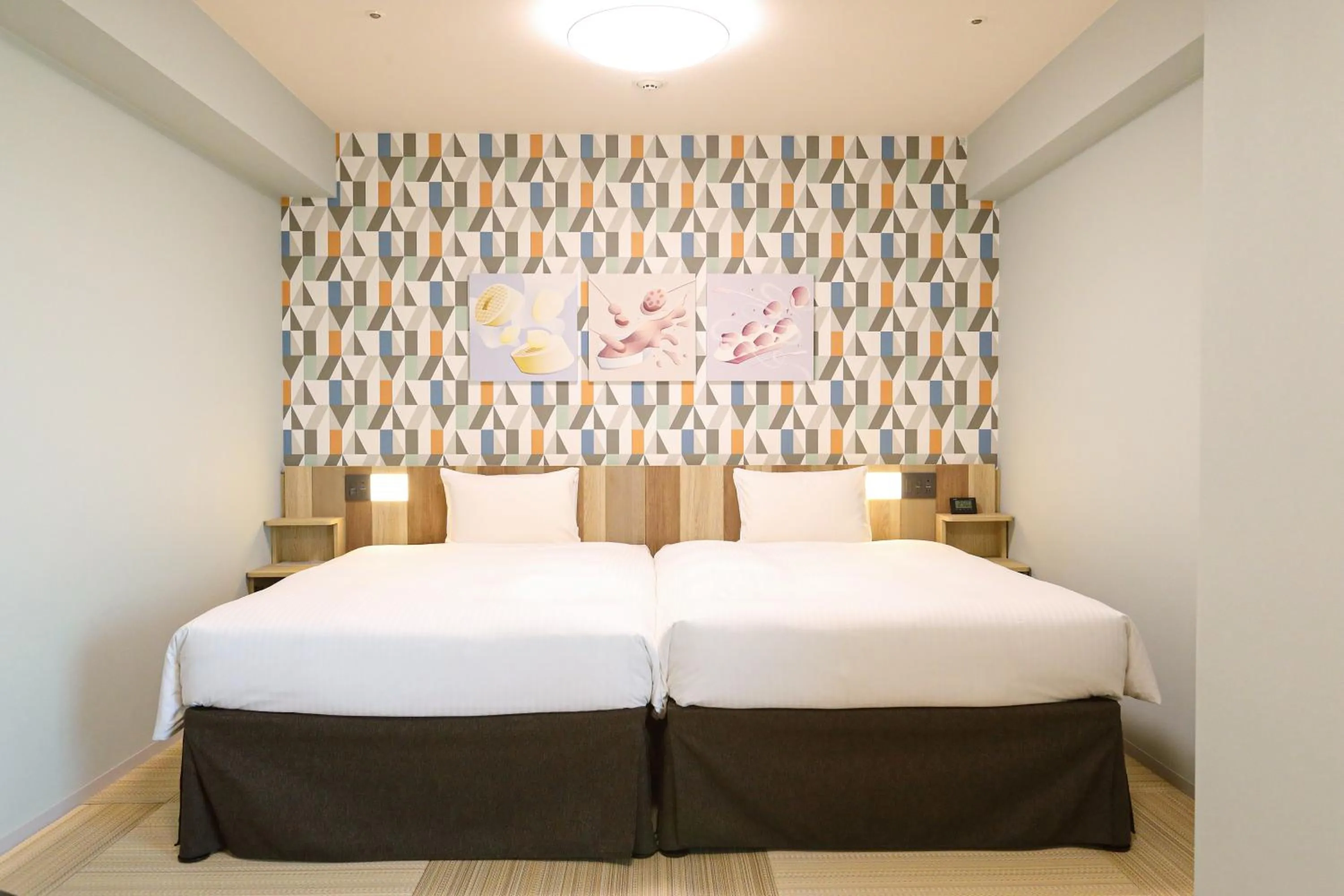 Photo of the whole room, Bed in Hiyori Hotel Osaka Suminoekoen Station