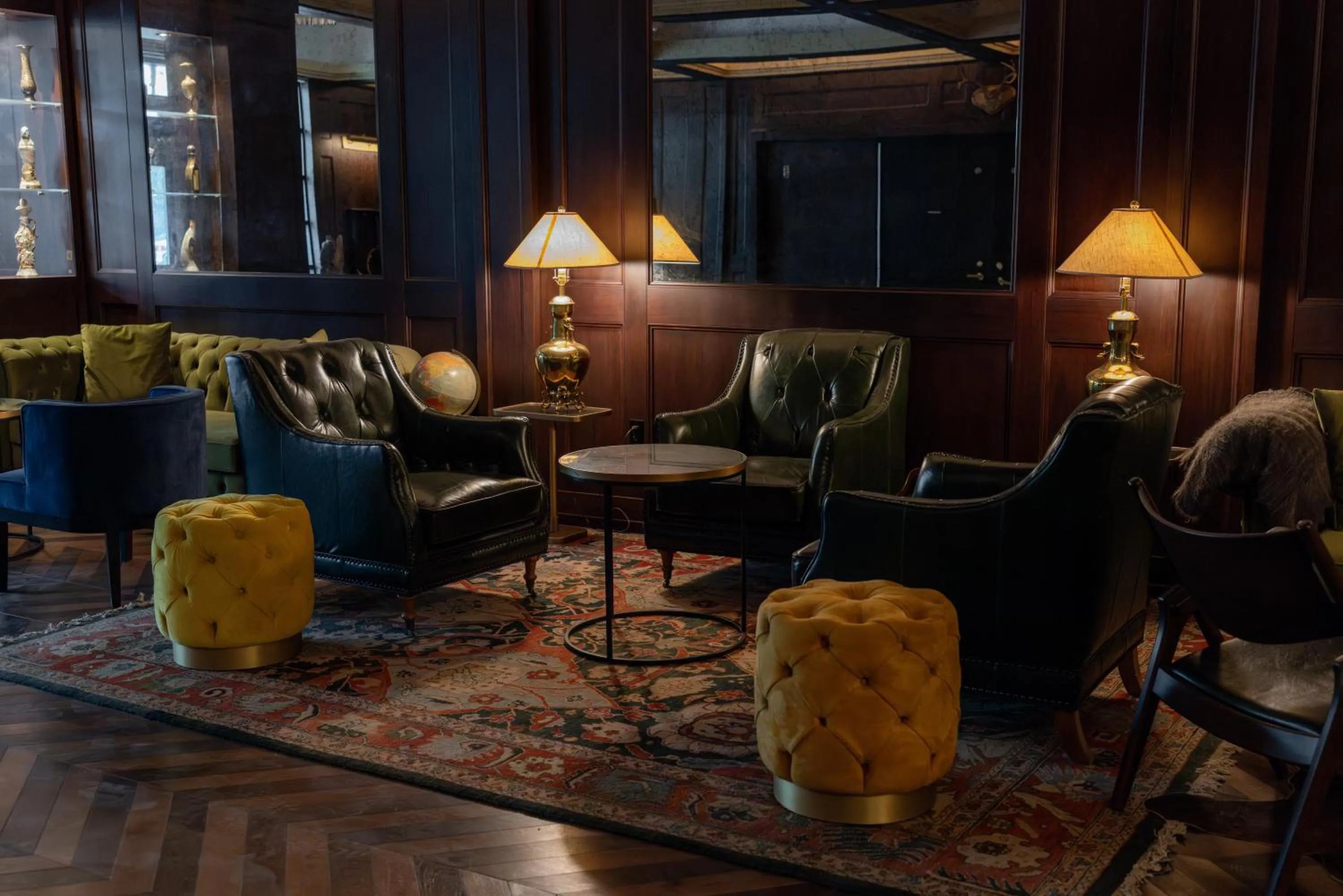 Seating area in Whisky Hotel