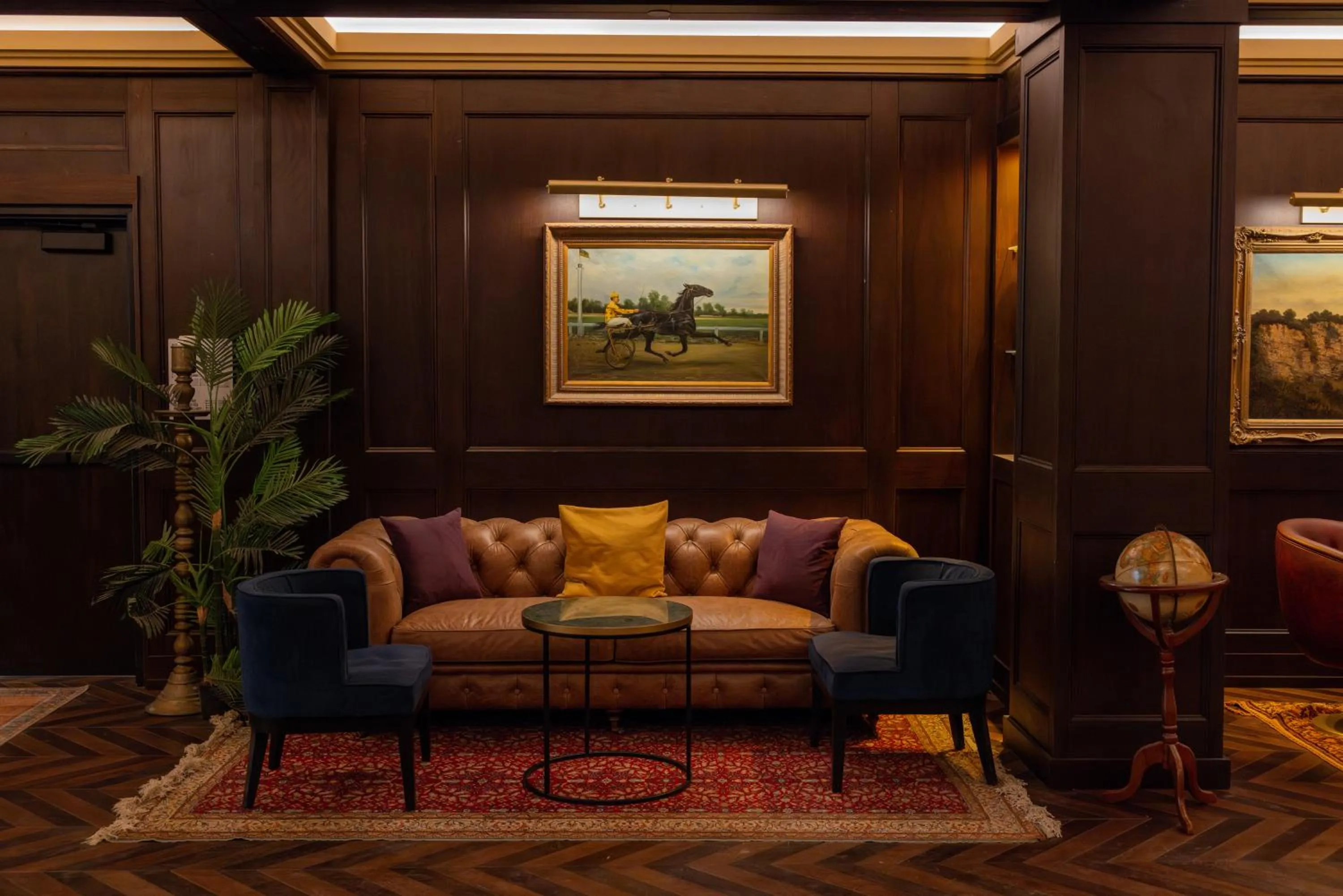 Seating area in Whisky Hotel