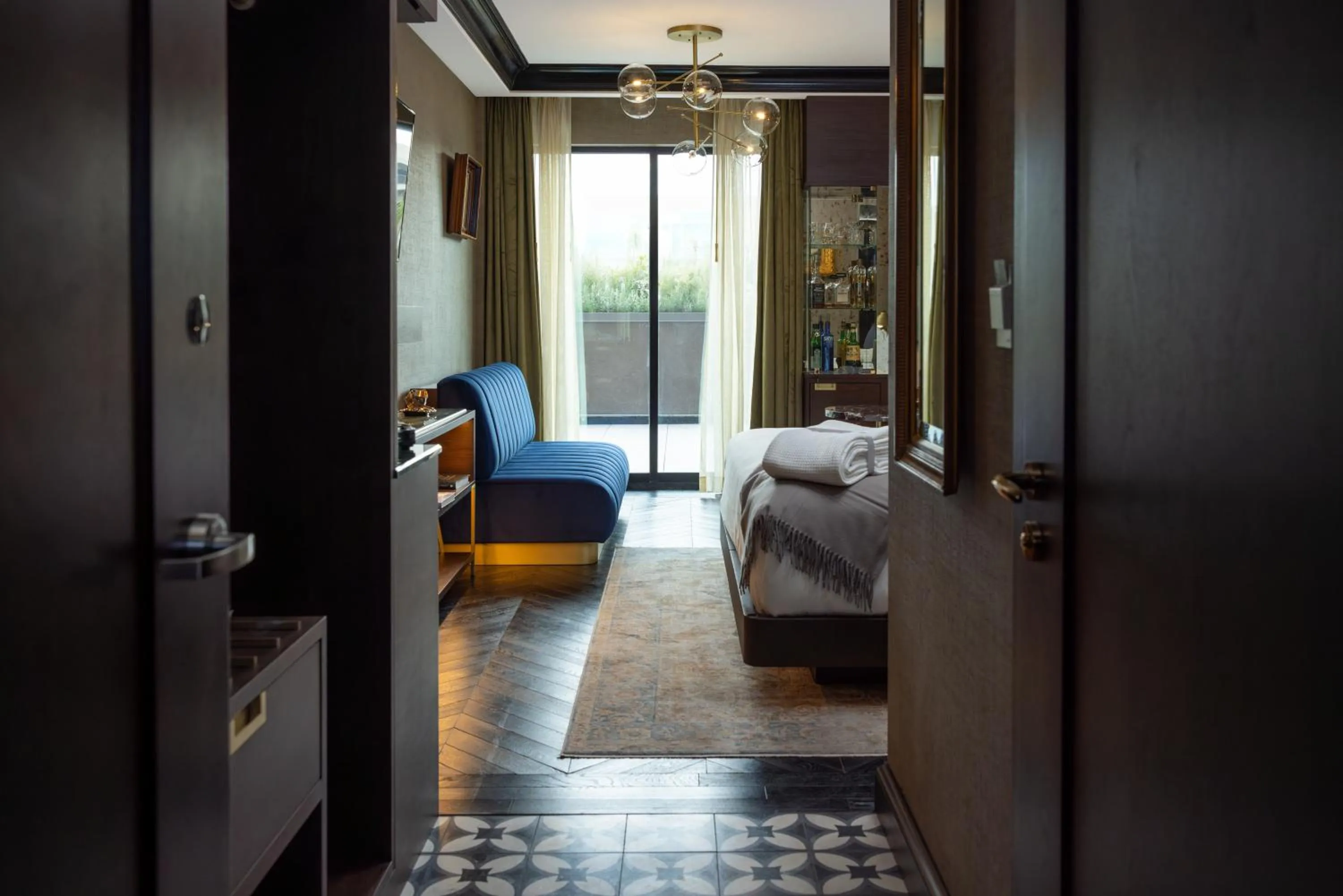 Photo of the whole room, Bed in Whisky Hotel