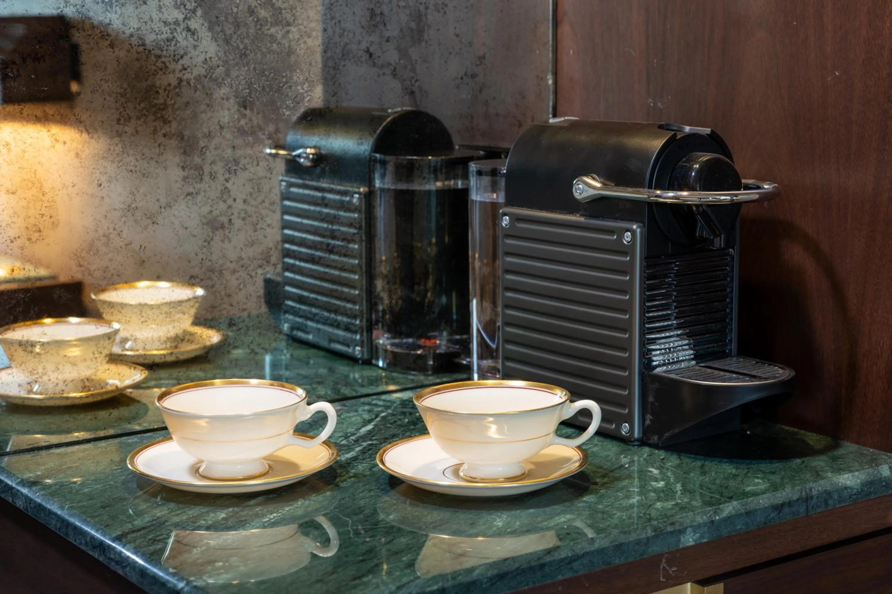 Coffee/tea facilities in Whisky Hotel