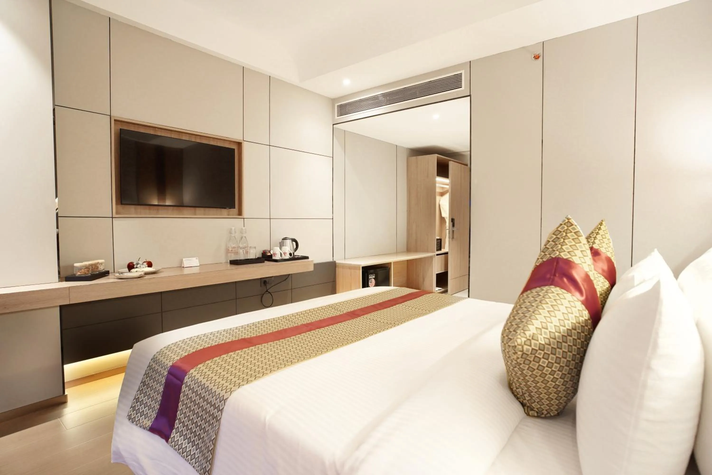 Bedroom, Bed in Orchid Hotel Chandigarh,Zirakpur