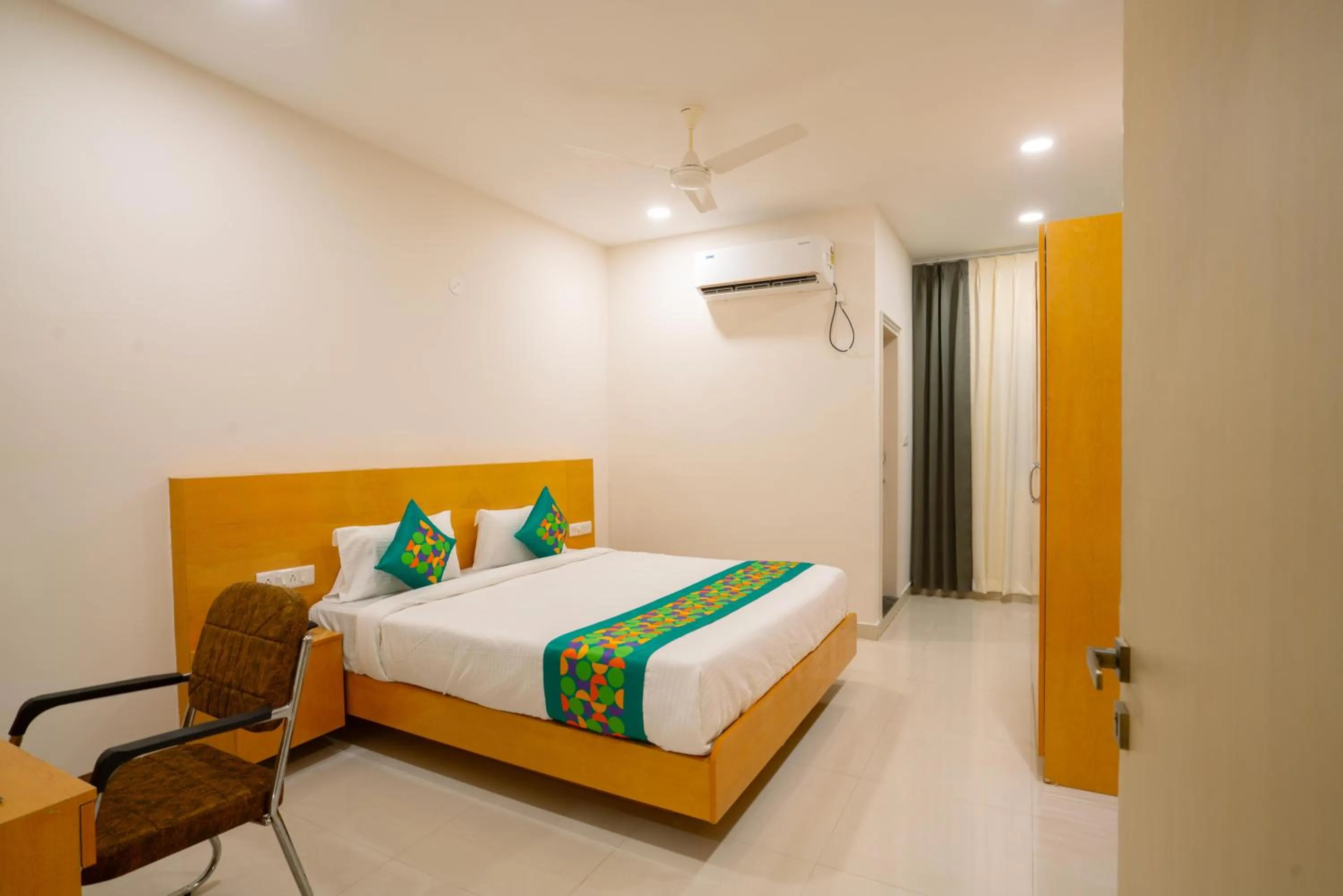 Bedroom, Bed in Treebo The Living Tree Khairatabad