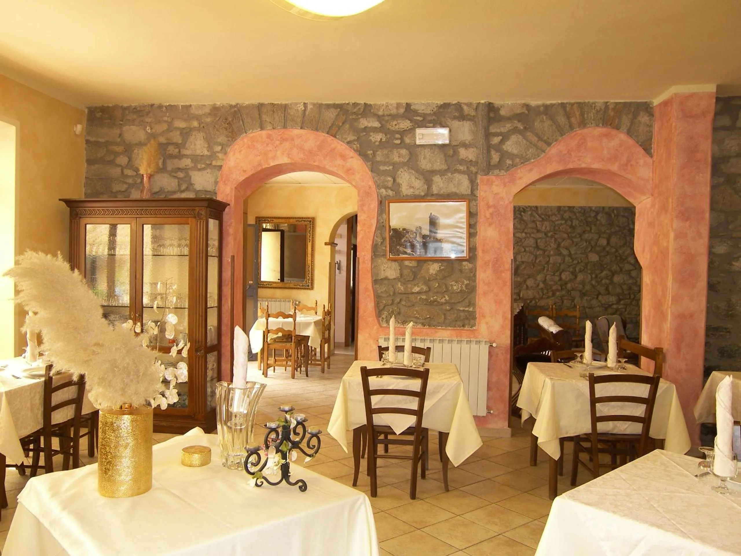 Restaurant/places to eat in Albergo Elisa