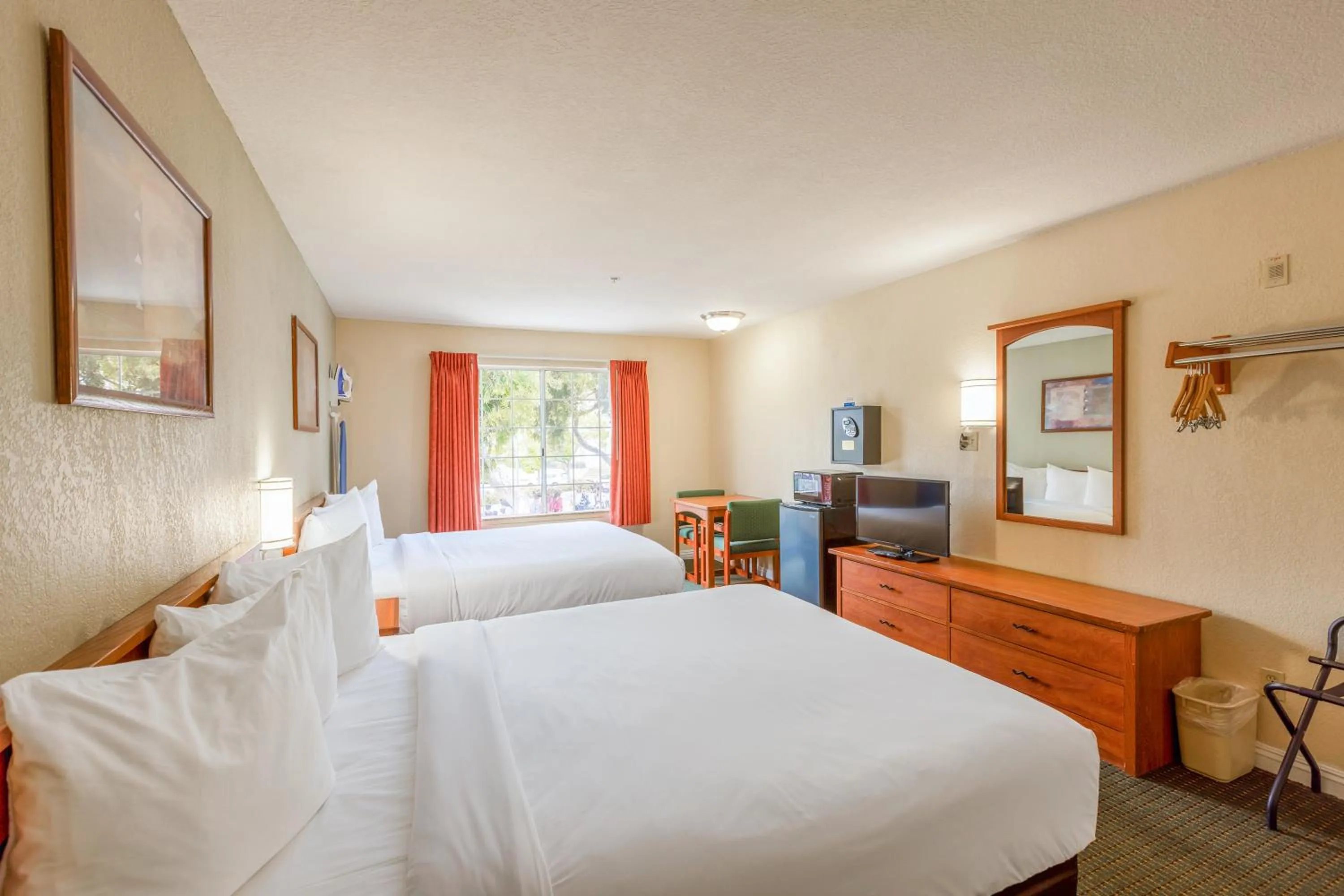 Bedroom, Bed in Hotel Avenida, San Clemente Beach