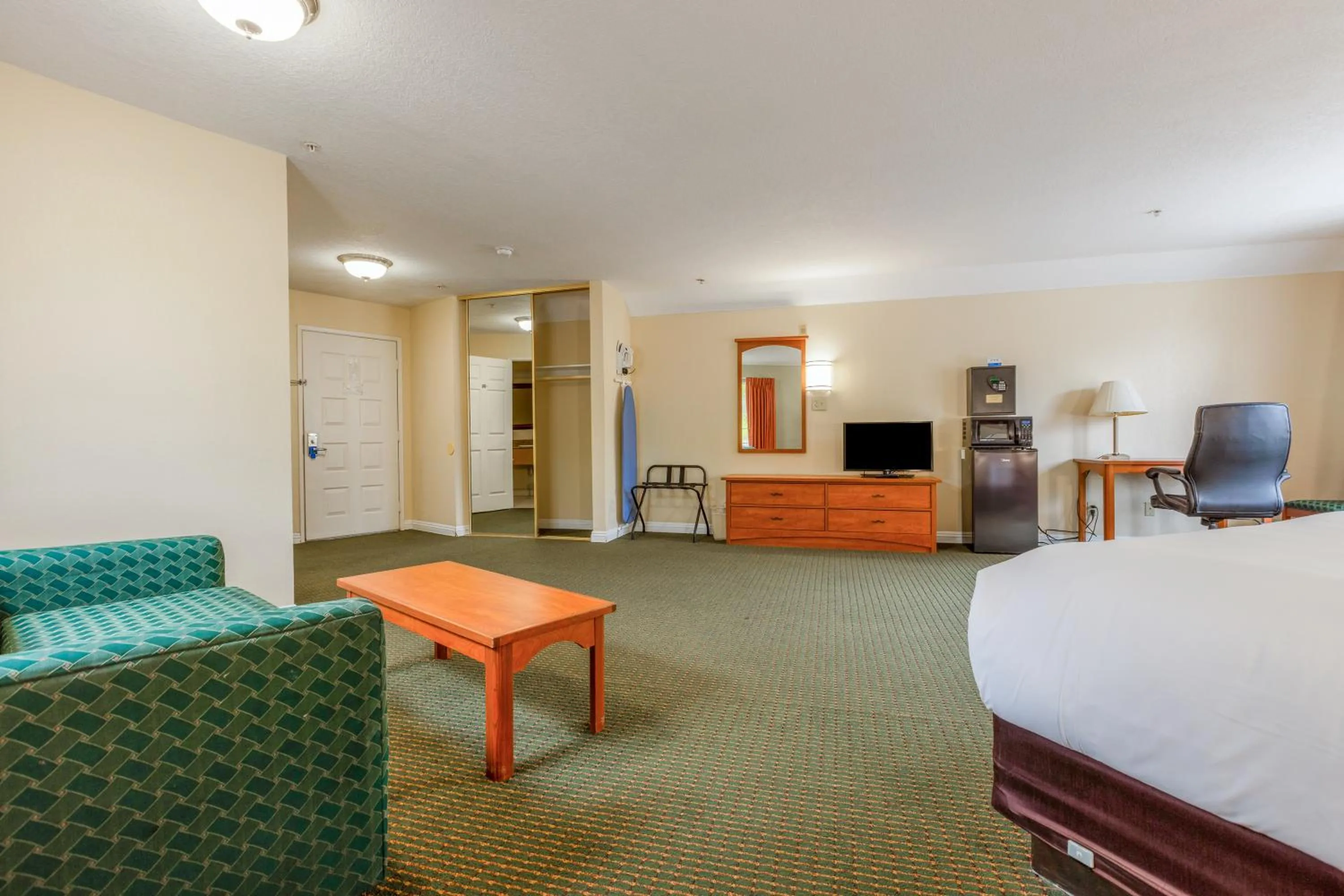 Bedroom, Bed in Hotel Avenida, San Clemente Beach