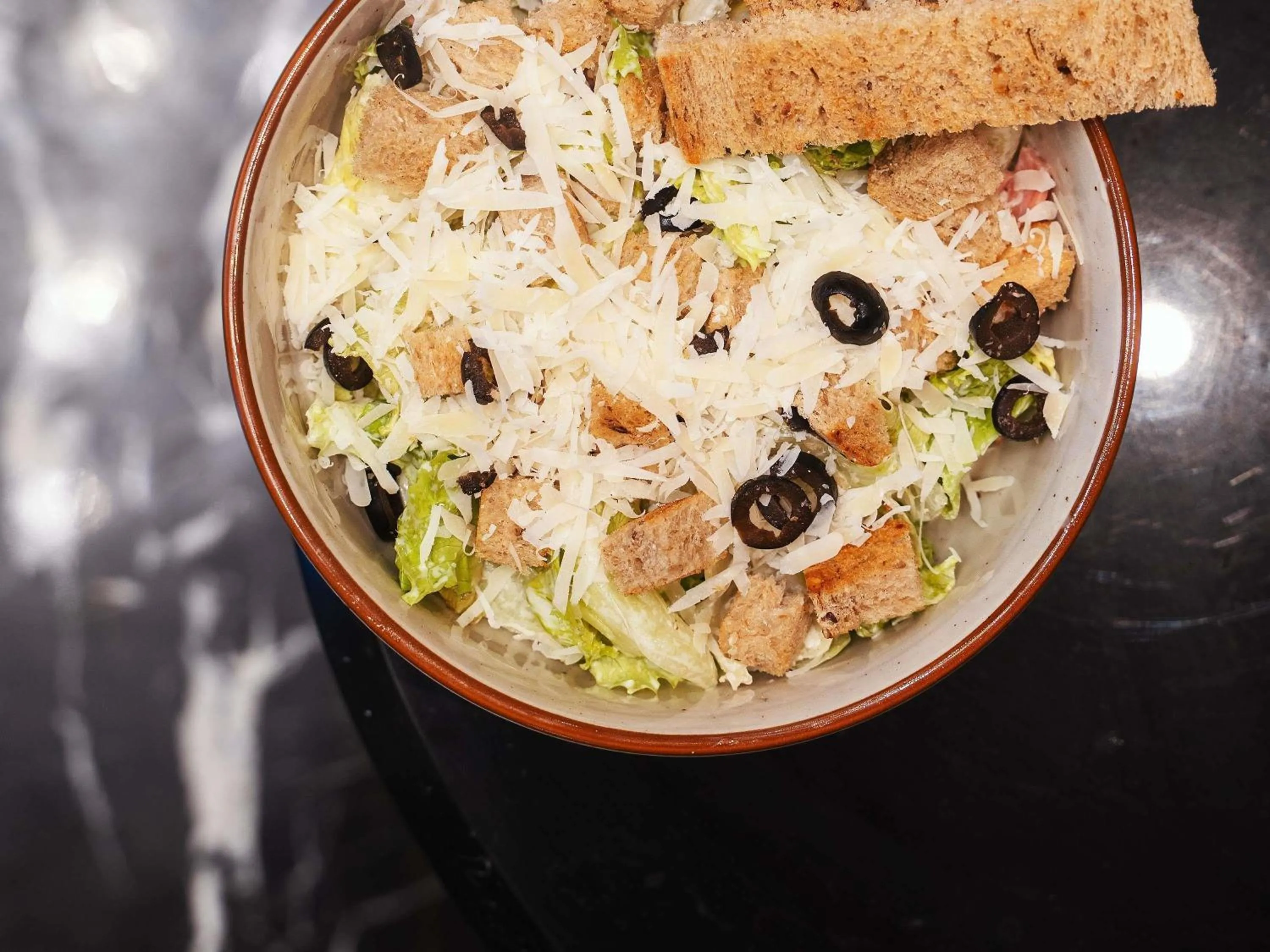 Restaurant/places to eat in Movenpick Hotel Centaurus Islamabad