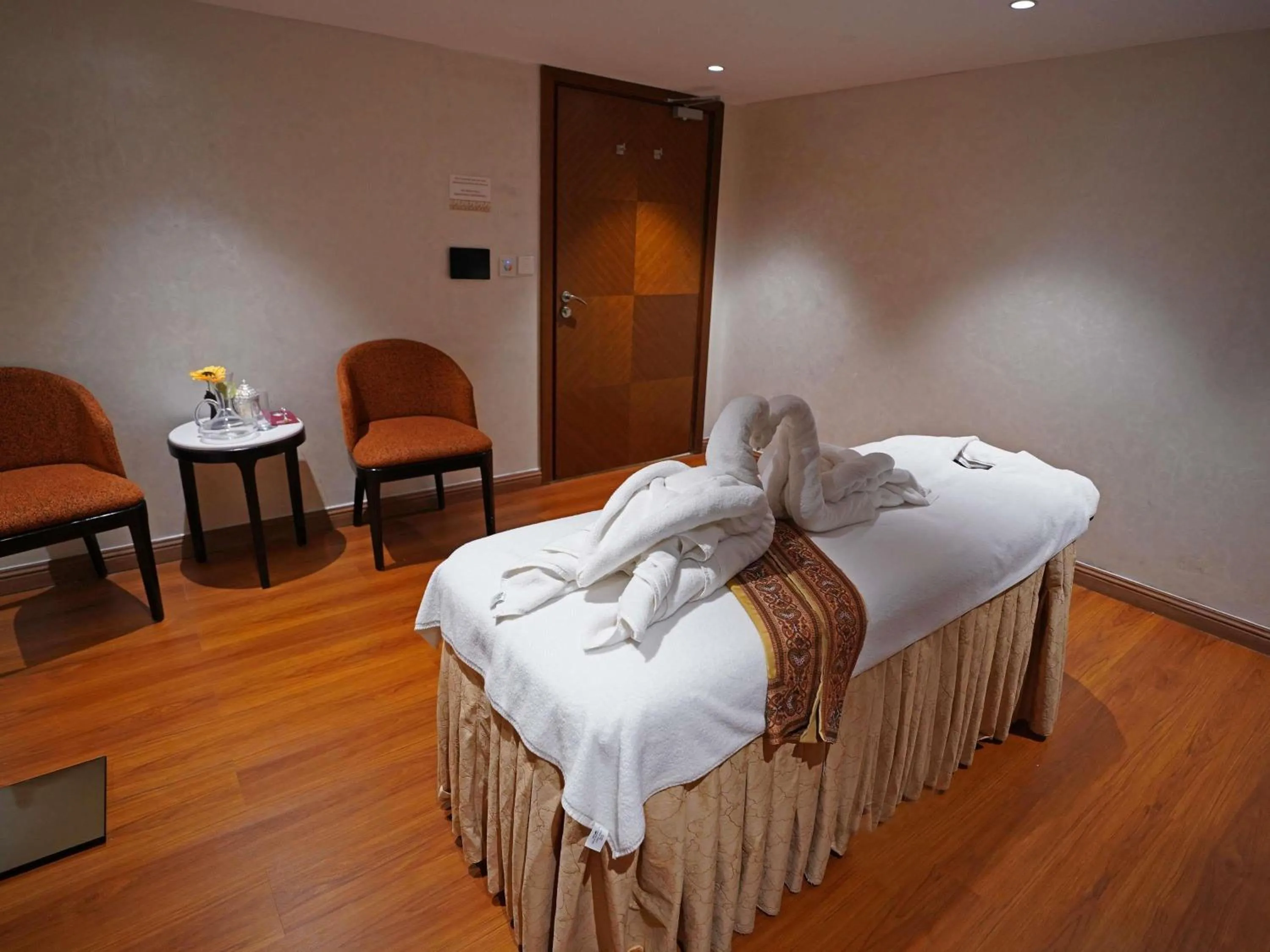 Spa and wellness centre/facilities, Bed in Movenpick Hotel Centaurus Islamabad