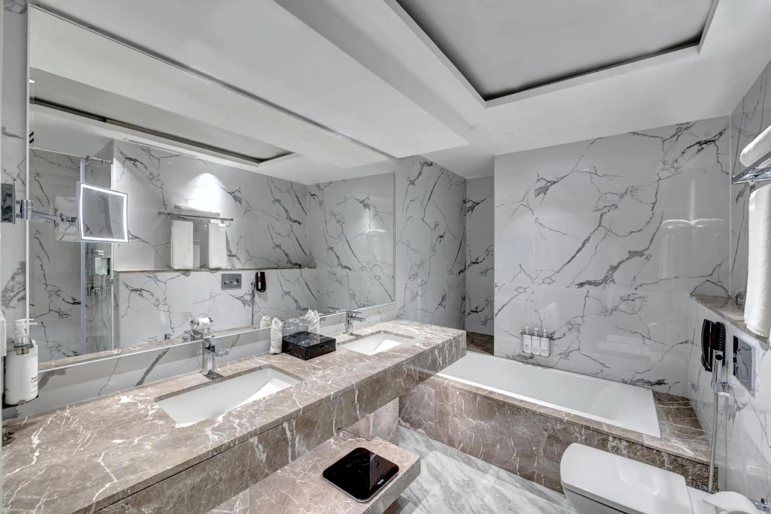 Shower in Movenpick Hotel Centaurus Islamabad