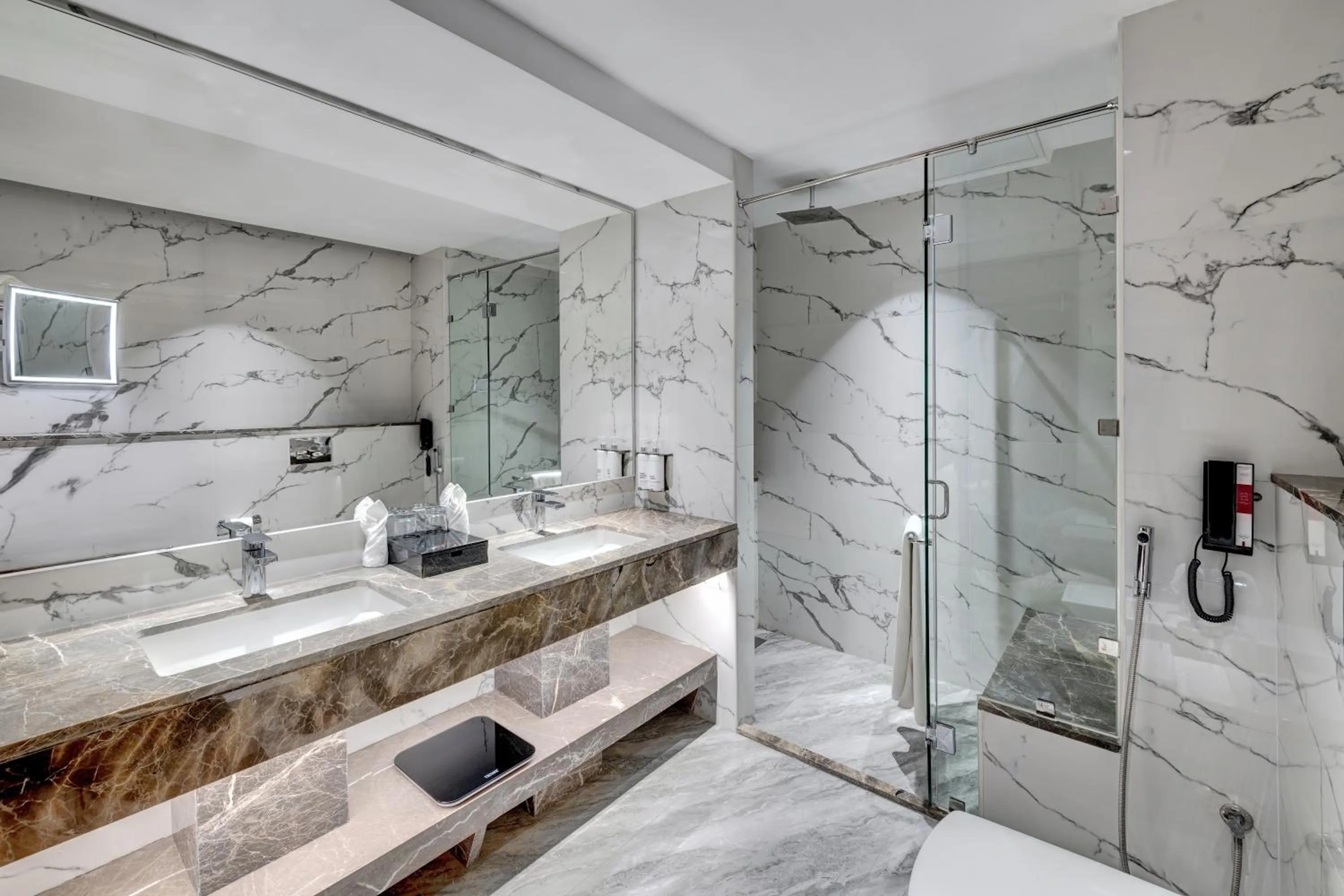 Shower in Movenpick Hotel Centaurus Islamabad