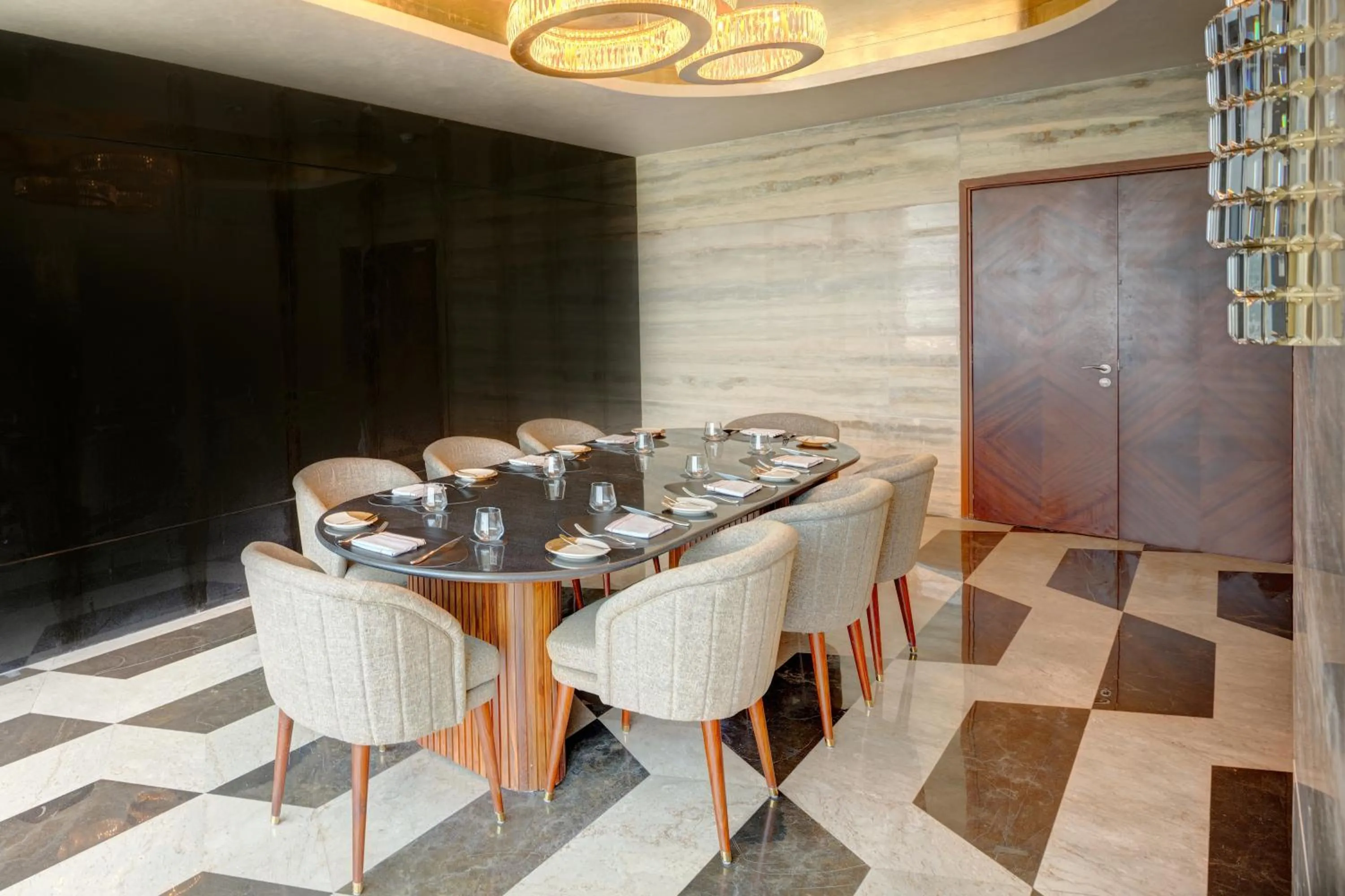 Restaurant/places to eat in Movenpick Hotel Centaurus Islamabad