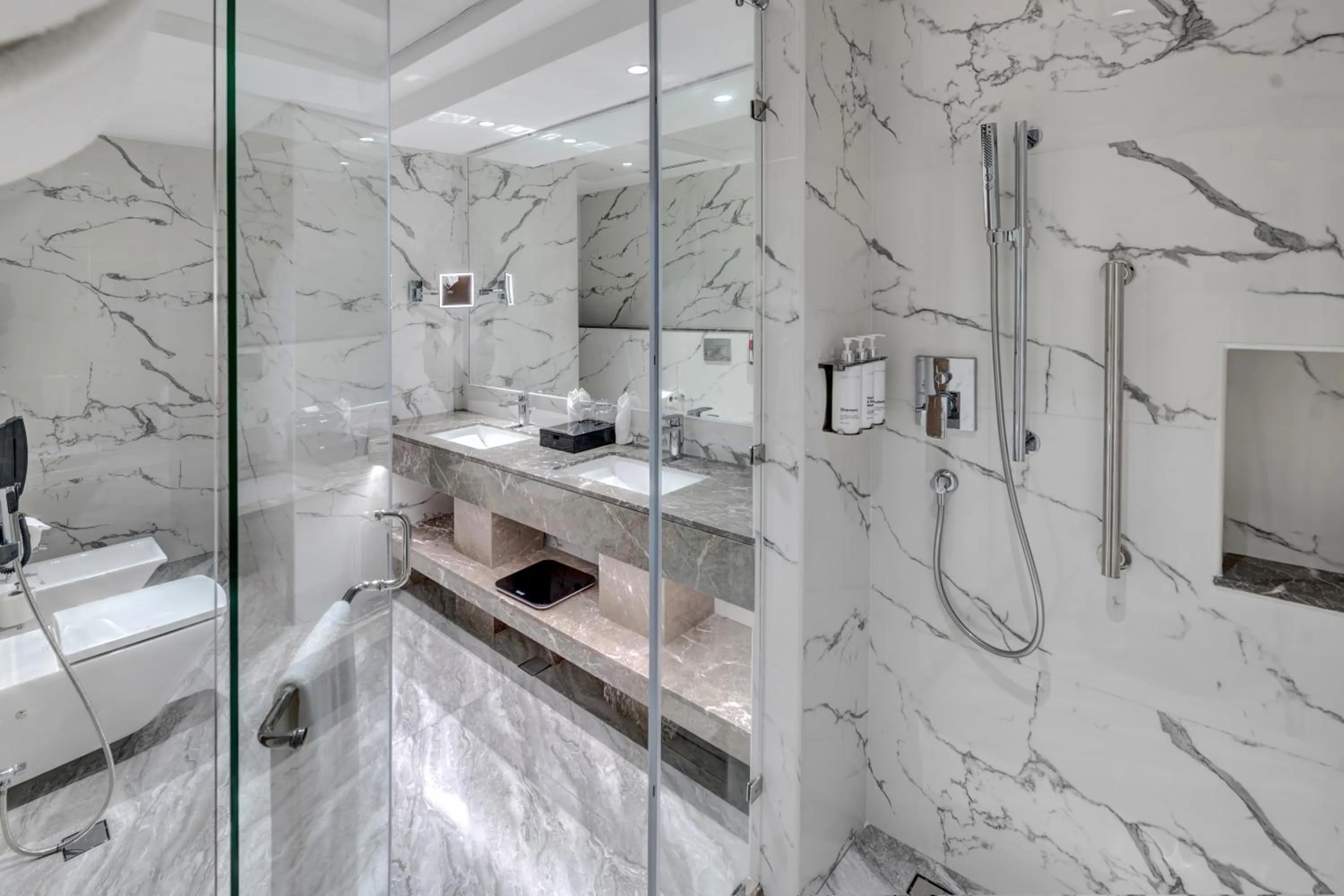 Shower in Movenpick Hotel Centaurus Islamabad