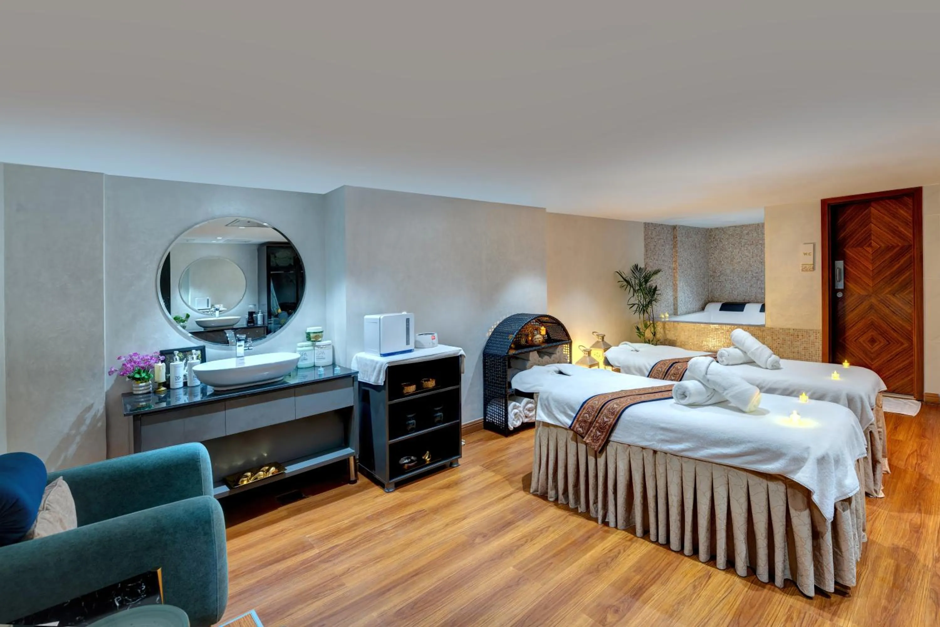 Spa and wellness centre/facilities, Bed in Movenpick Hotel Centaurus Islamabad