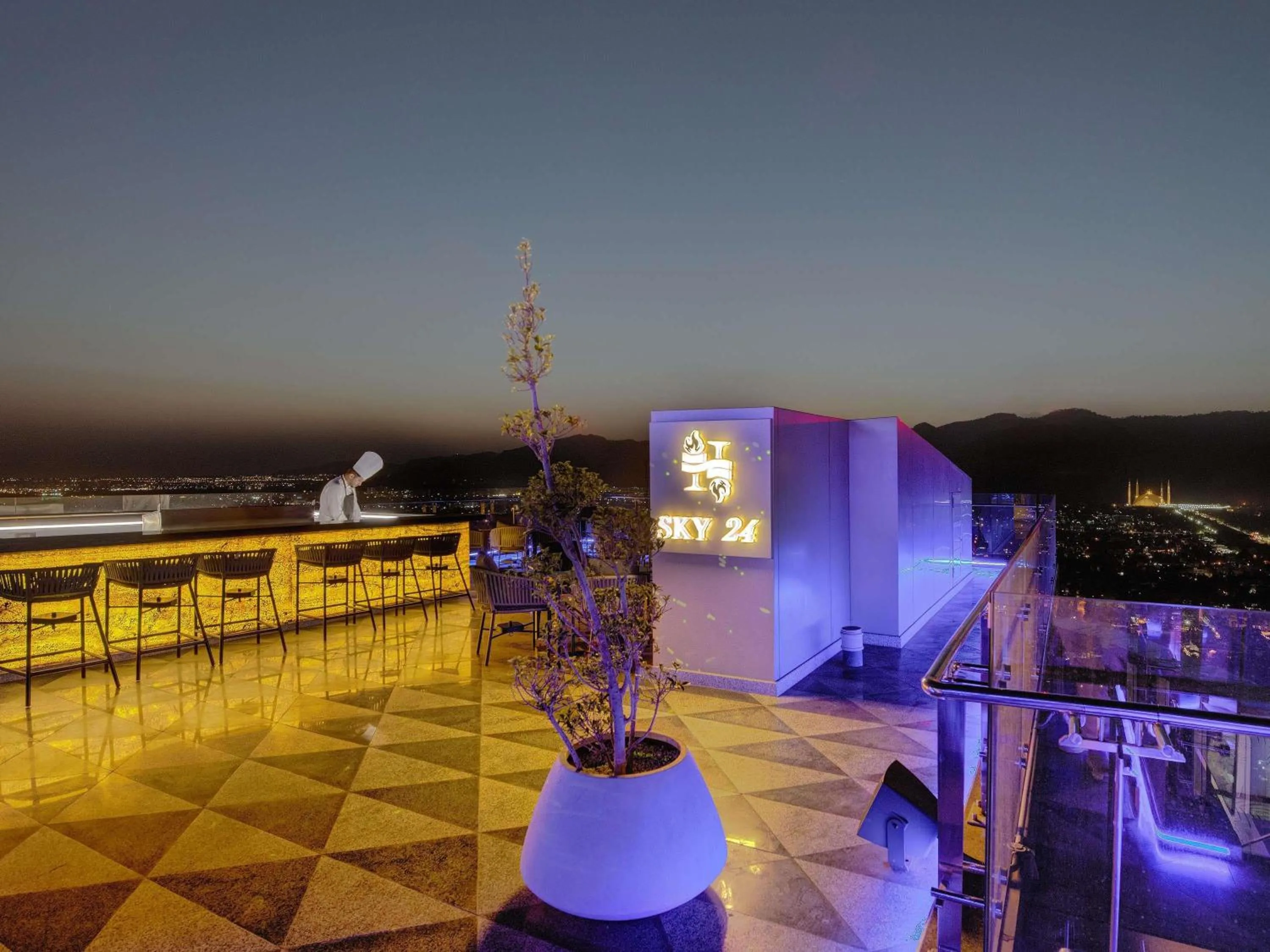 Restaurant/places to eat in Movenpick Hotel Centaurus Islamabad