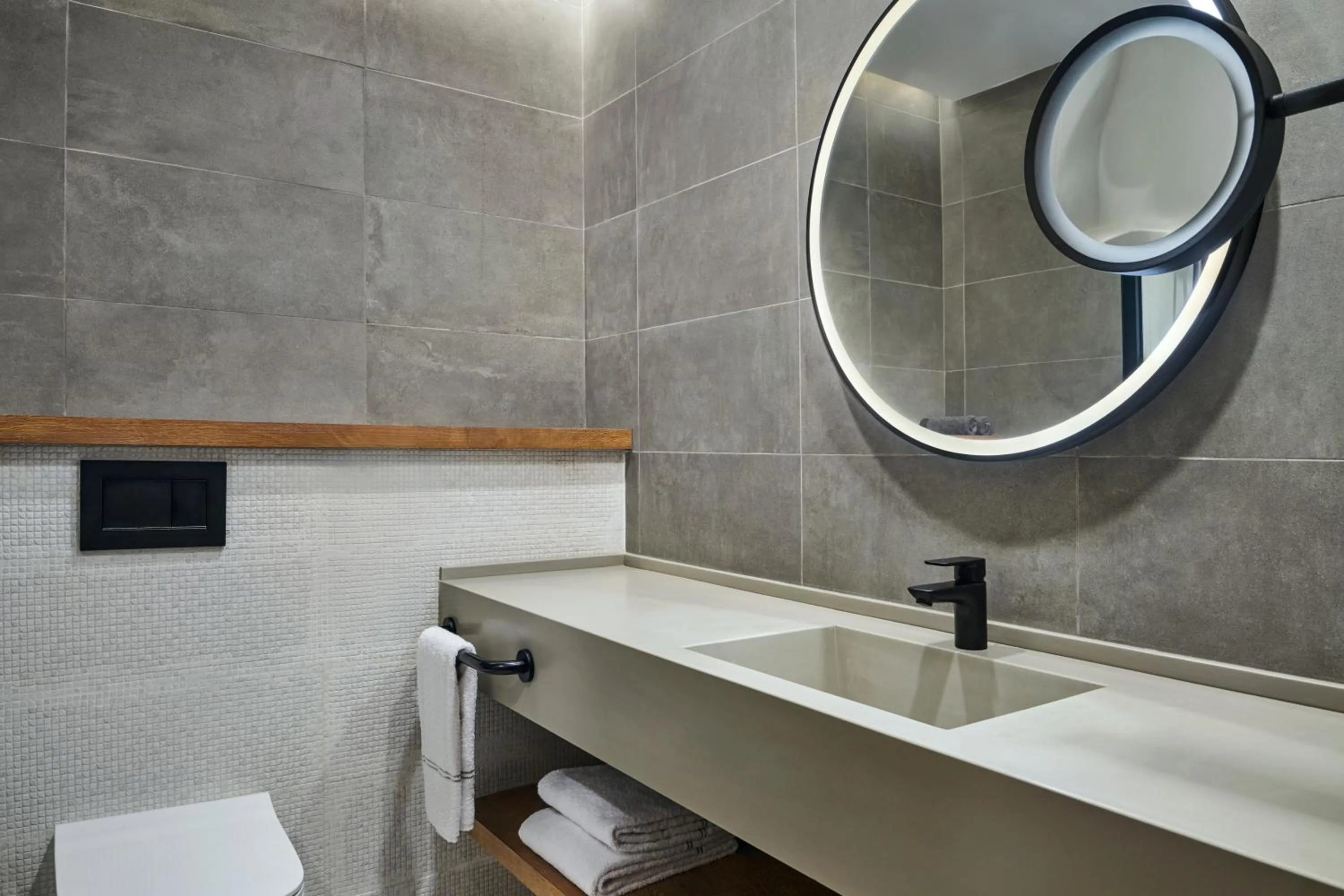 Shower in Novotel Residences Makkah