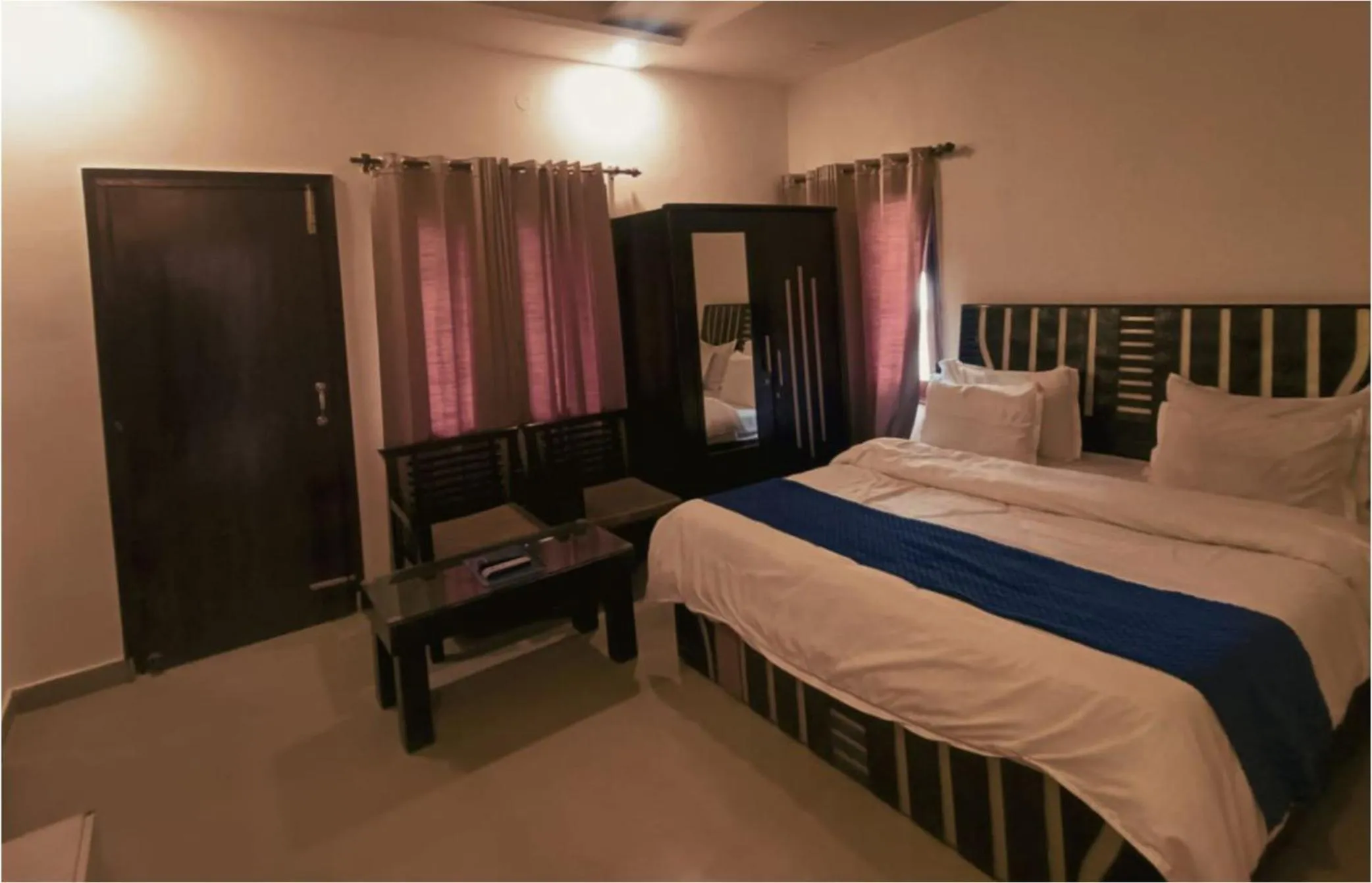 Bed in Hotel Wild Rose - Dalhousie