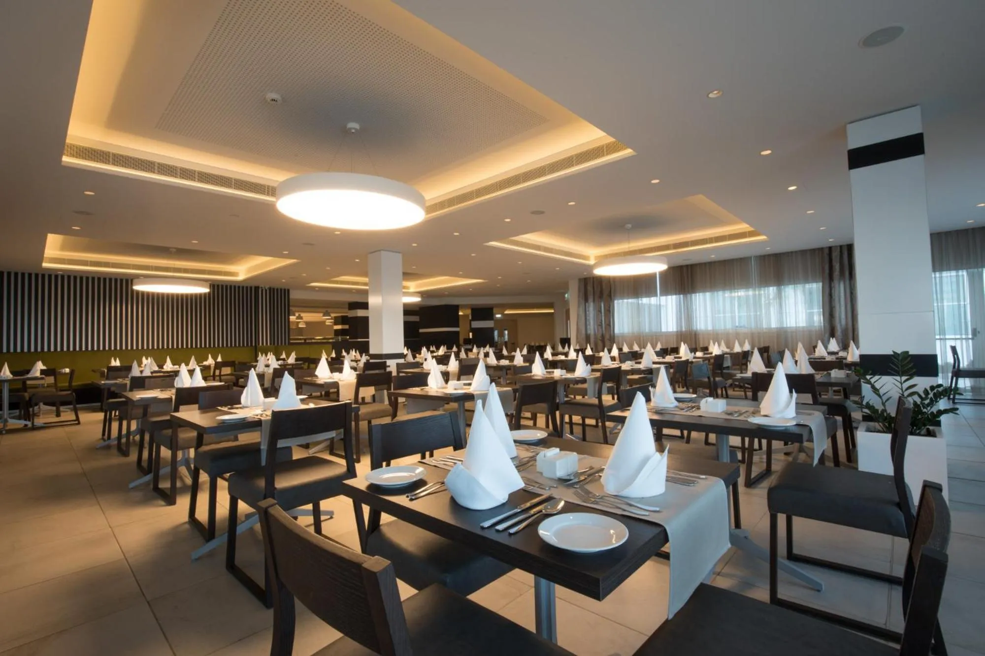 Restaurant/places to eat in Evalena Beach Hotel