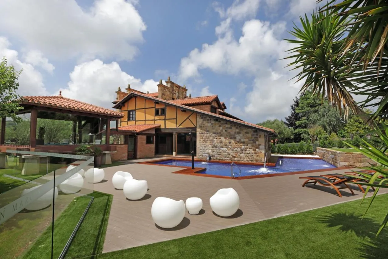 Swimming pool in Hotel Spa San Marcos