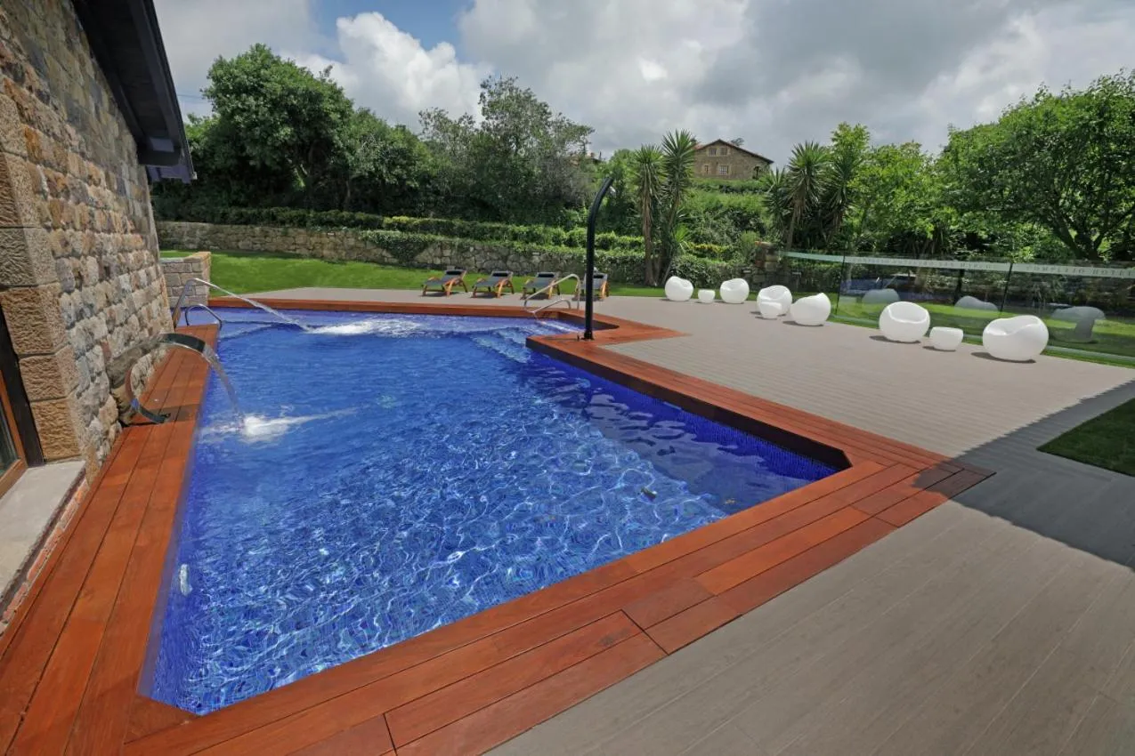 Swimming pool in Hotel Spa San Marcos