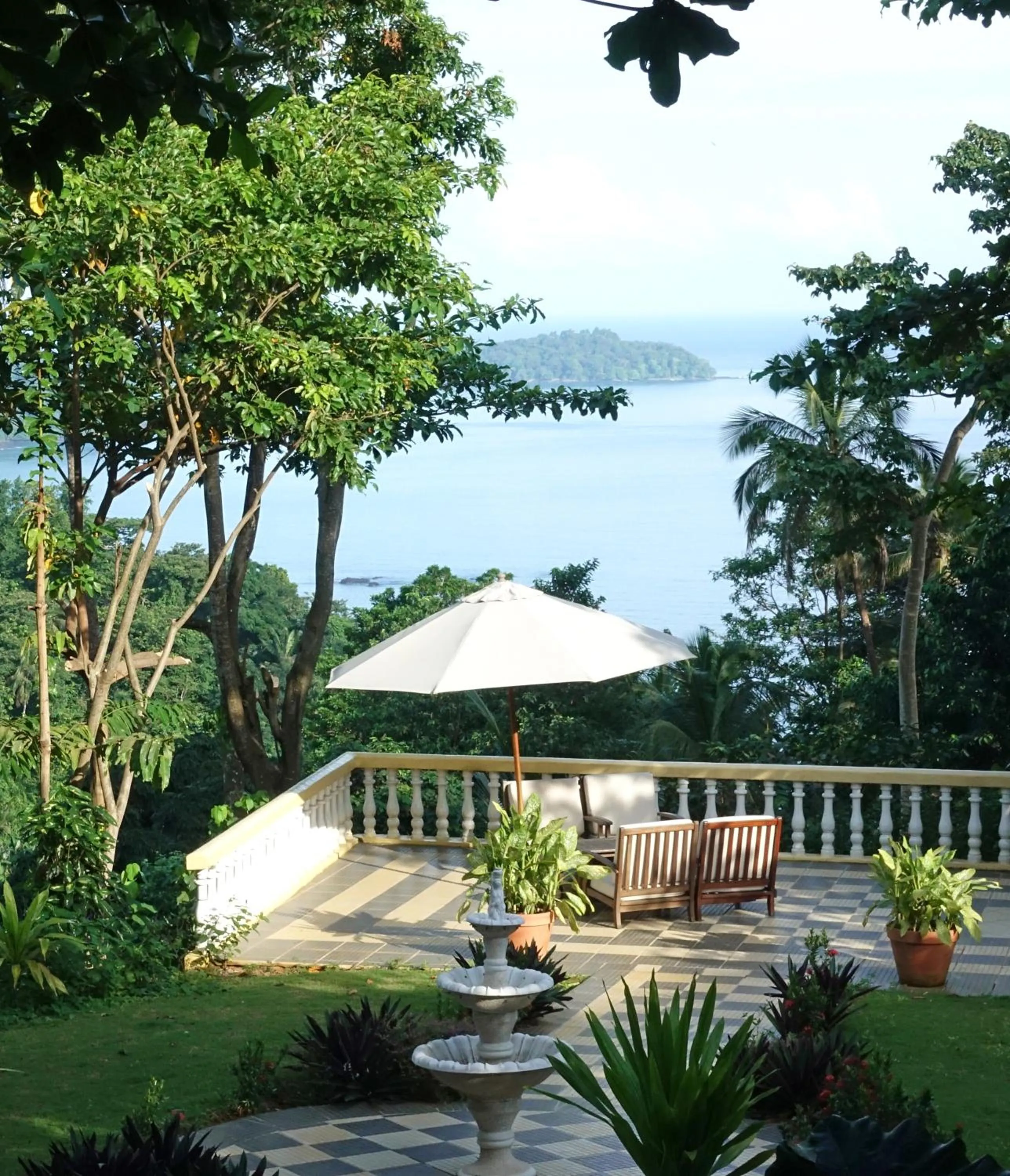 Restaurant/places to eat in Belo Monte Hotel and Museum