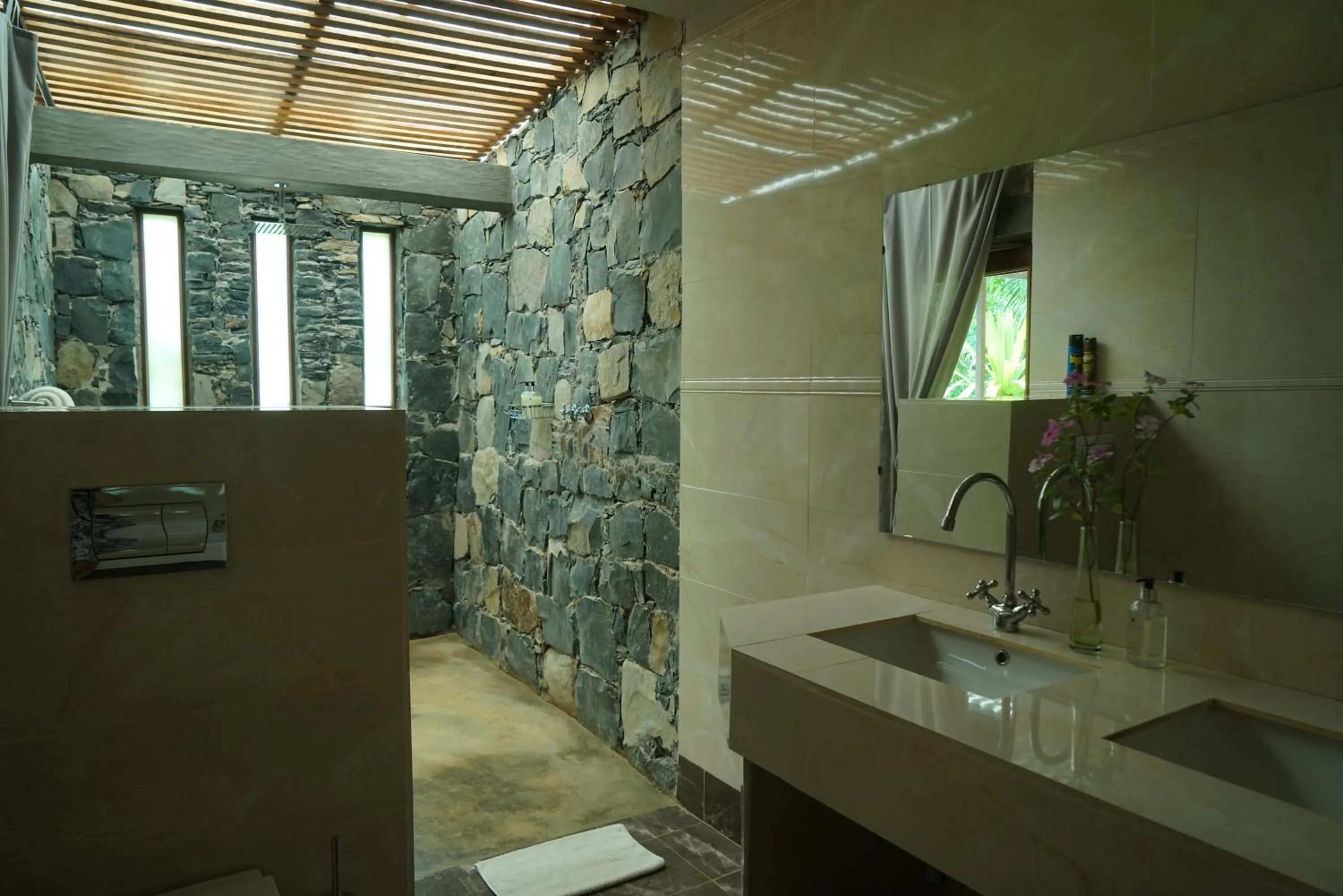 Shower in Belo Monte Hotel and Museum