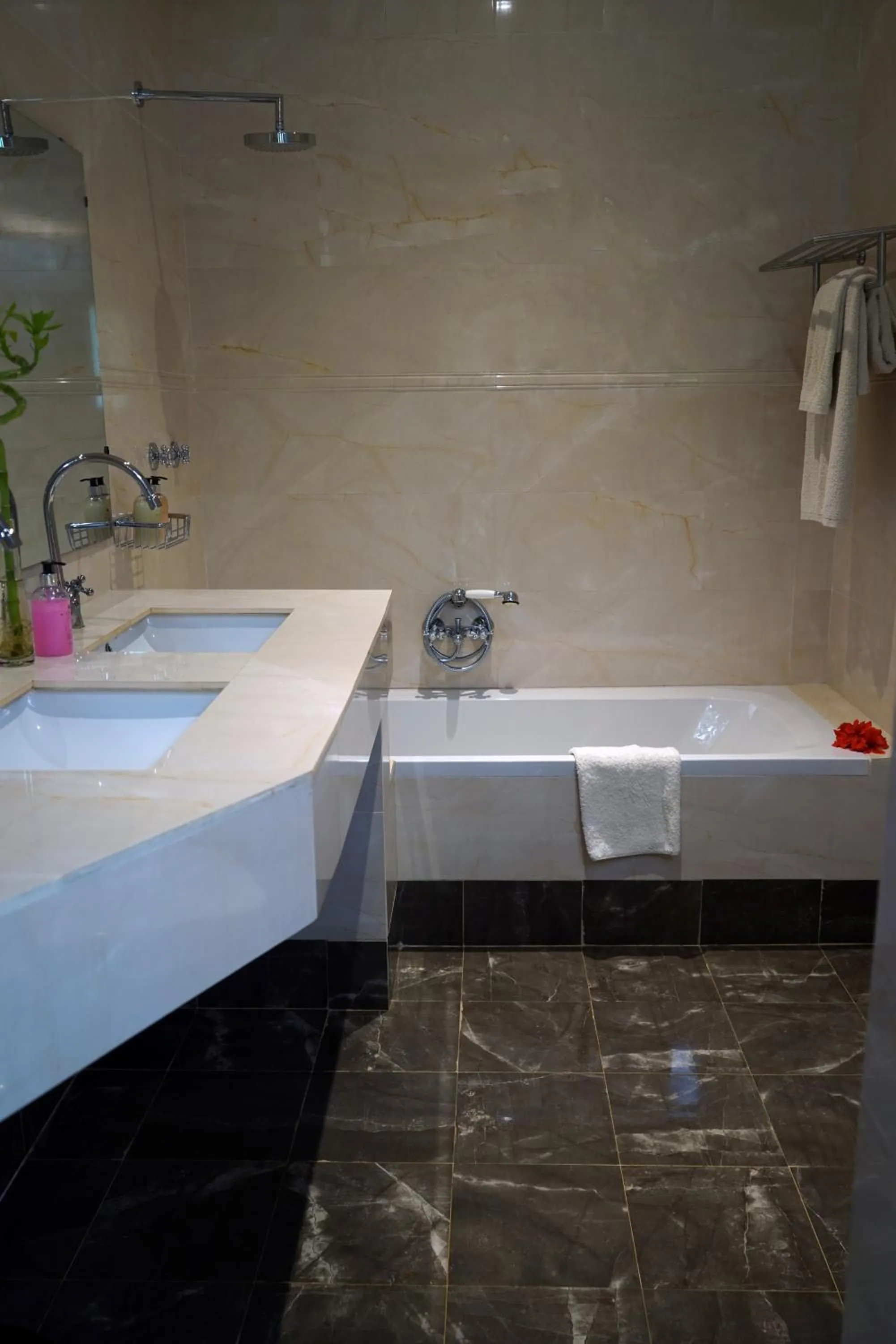 Shower in Belo Monte Hotel and Museum